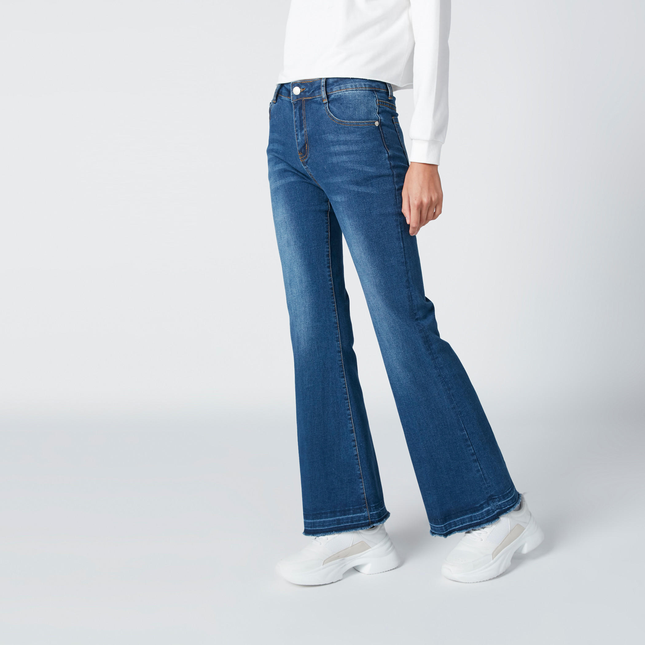 بنطلون جينز واسع بخصر متوسط الارتفاع وتفاصيل جيوب-women-clothing-bottoms-jeans-image-3