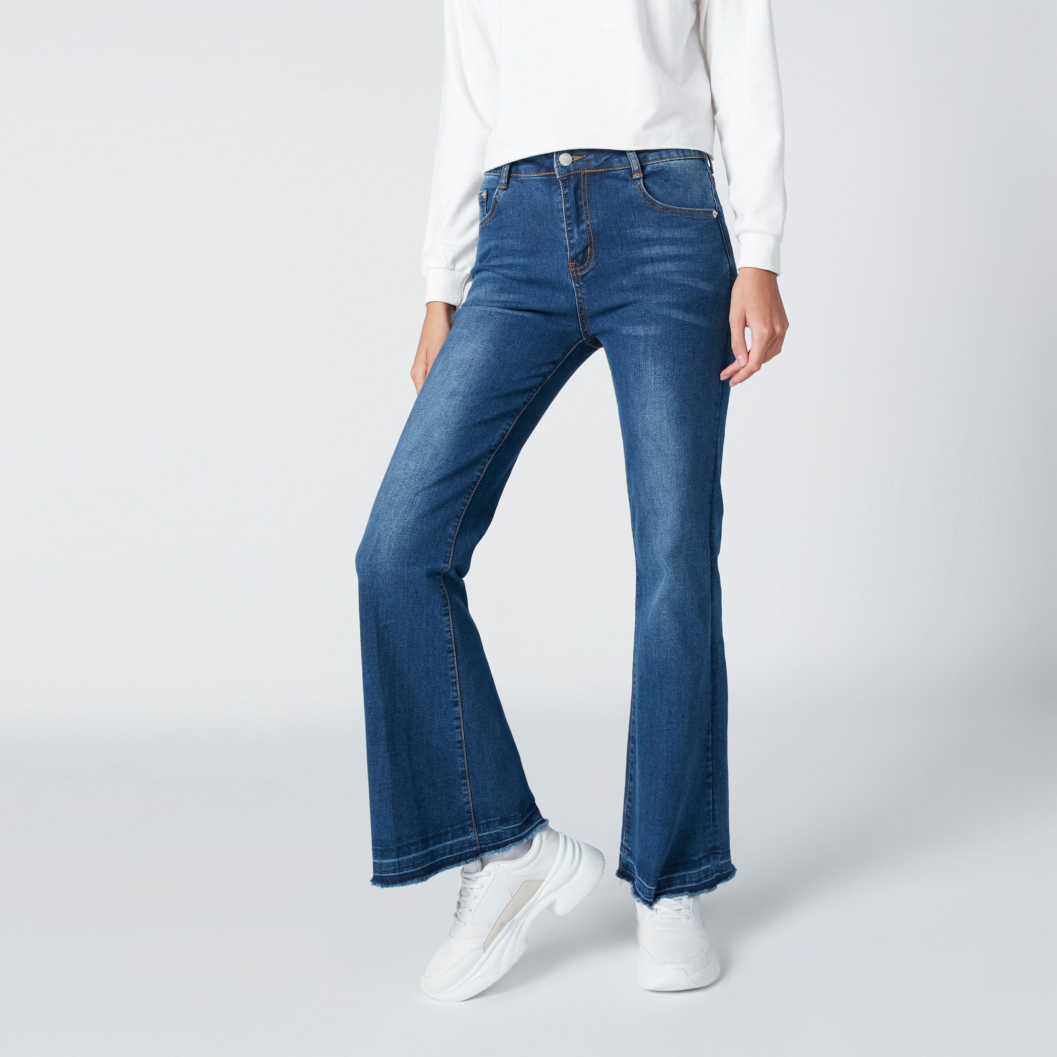 بنطلون جينز واسع بخصر متوسط الارتفاع وتفاصيل جيوب-women-clothing-bottoms-jeans-image-5