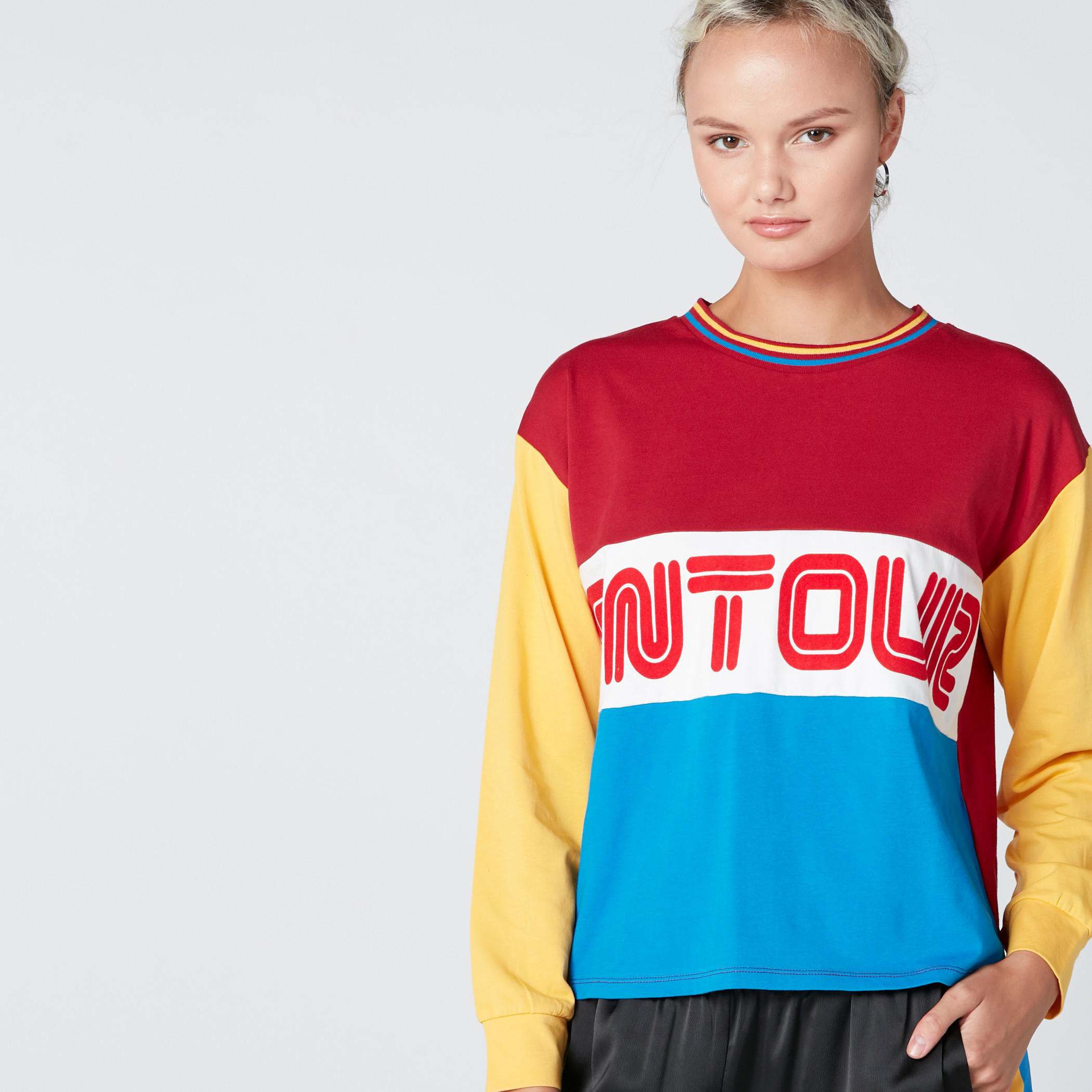 بلوزة قصيرة بأكمام طويلة ونقش مطبوع-women-clothing-tshirts-image-2
