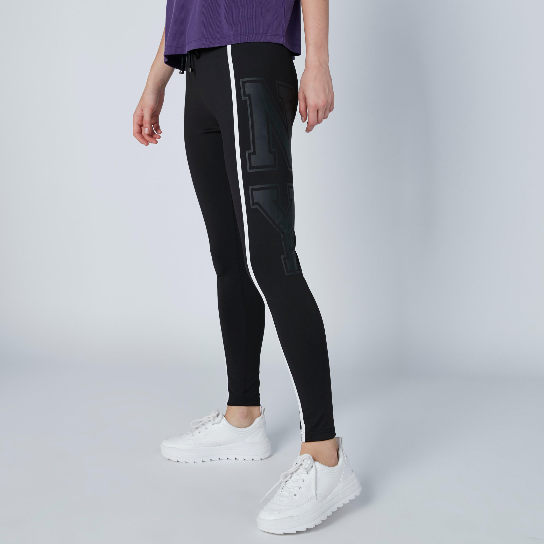 بنطال برباط وطبعات جرافيك-women-clothing-bottoms-leggings-image-4