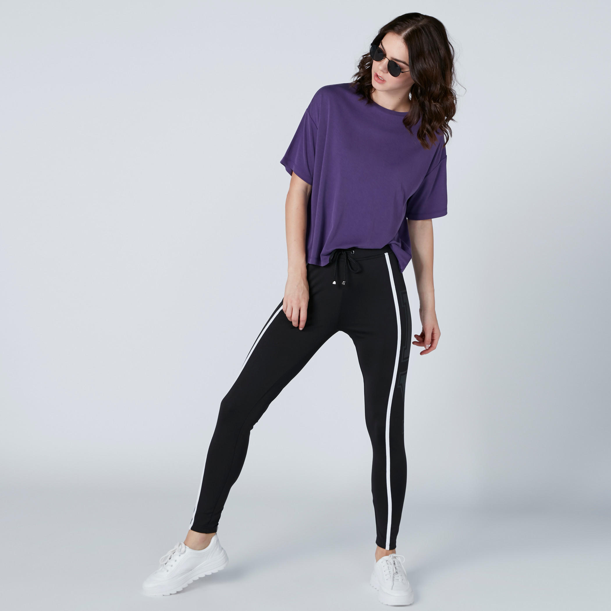 بنطال برباط وطبعات جرافيك-women-clothing-bottoms-leggings-image-2