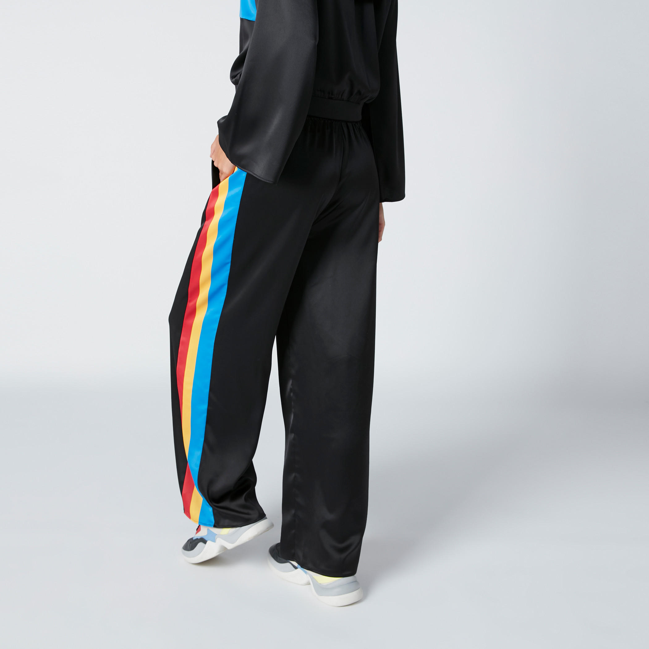 بنطال بالازو مقلّم بخصر مطّاطي وجيوب-women-clothing-bottoms-trousers-image-2