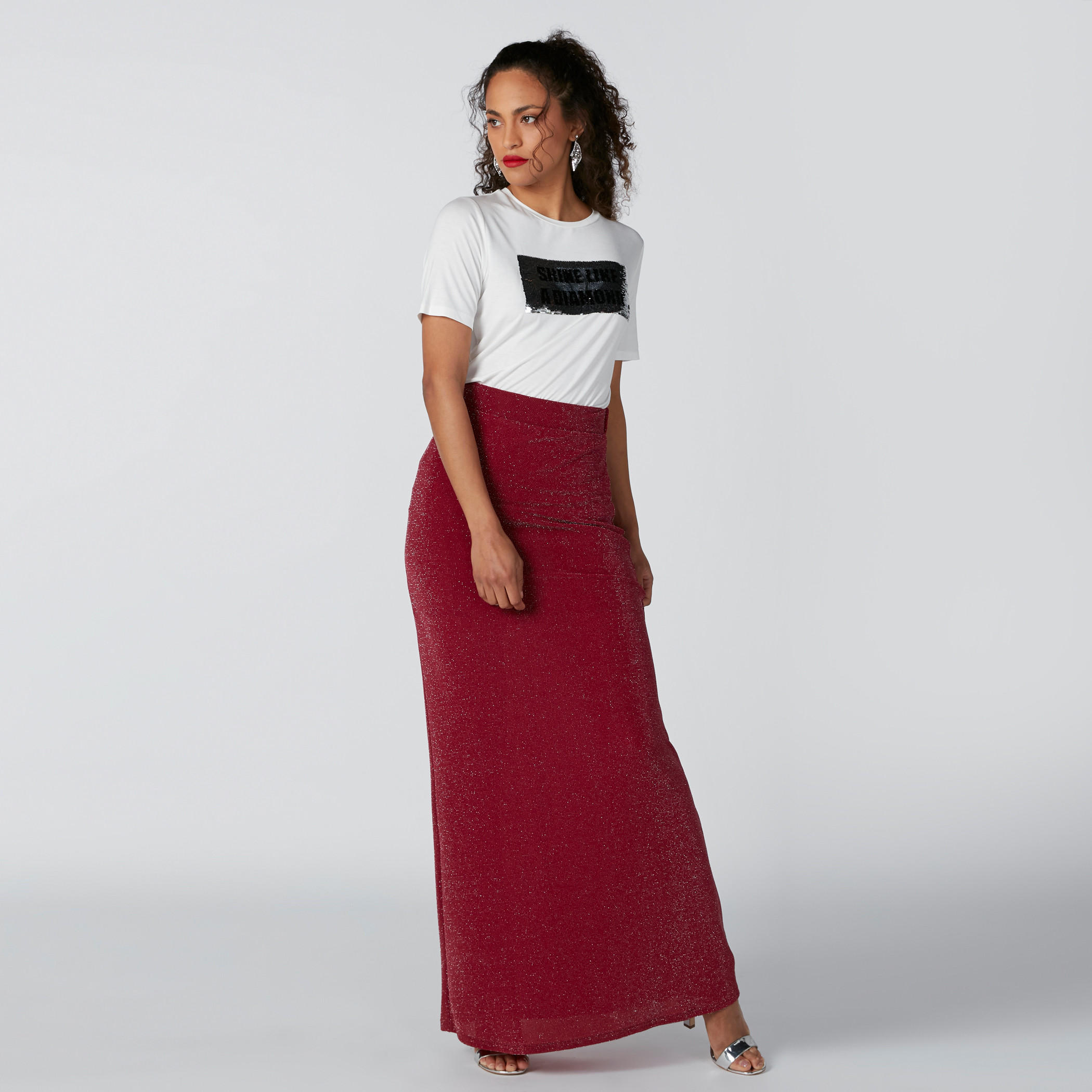 تيشيرت بياقة مستديرة وأكمام قصيرة وتفاصيل ترتر-women-clothing-tshirts-image-3