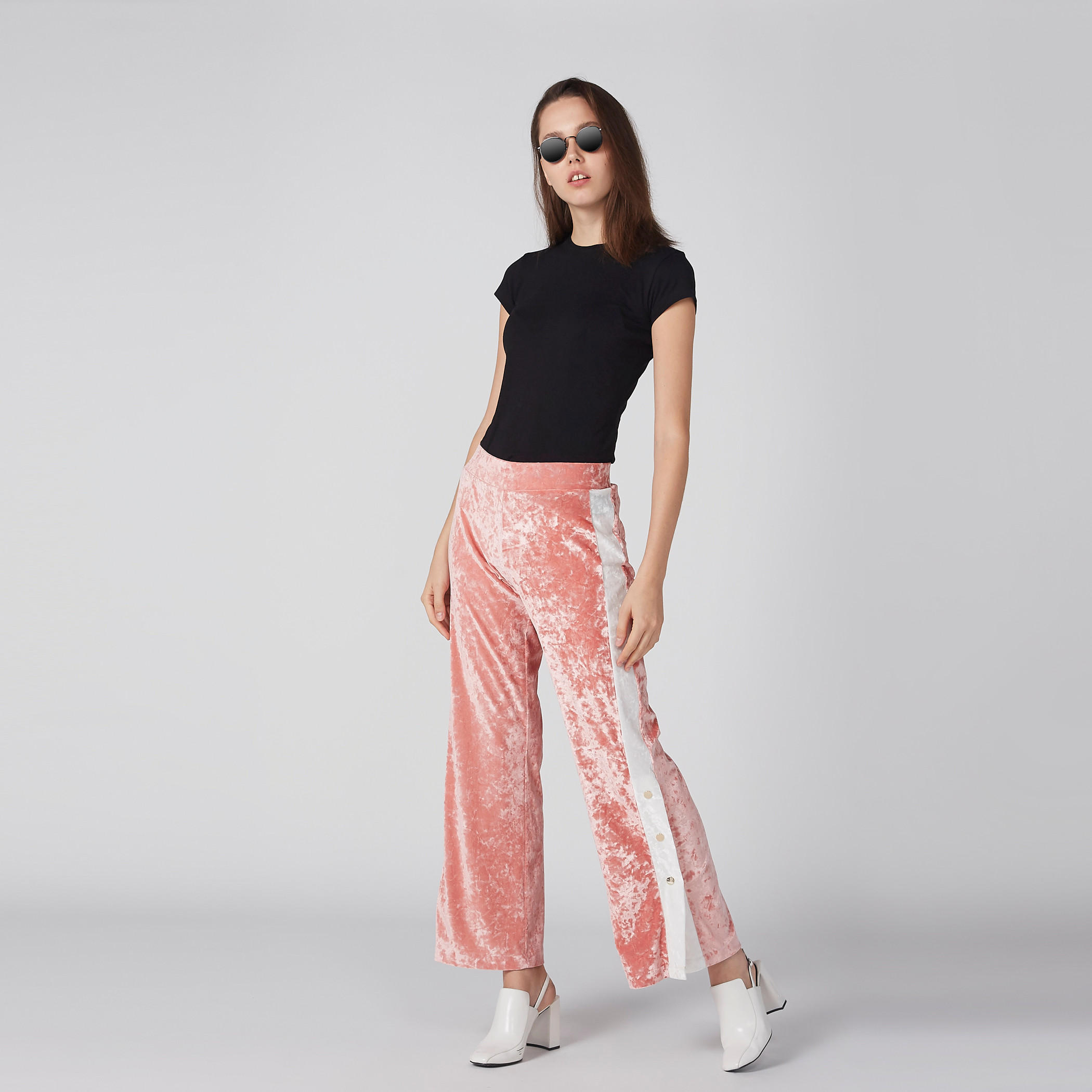 بنطال واسع بخصر مطّاطي وأزرار-women-clothing-bottoms-trousers-image-1