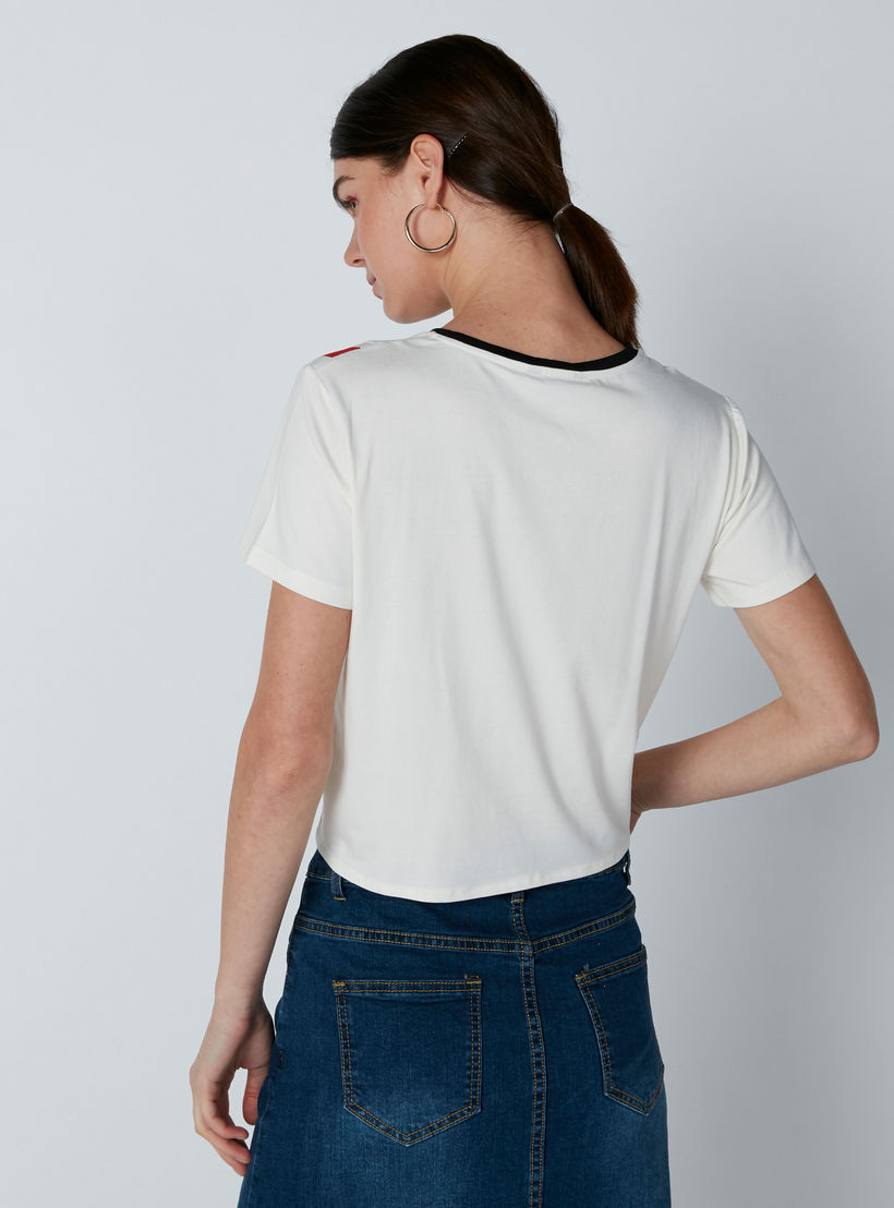 بلوزة قصيرة بأكمام قصيرة ورباط وطبعات جرافيك-women-clothing-tshirts-image-2