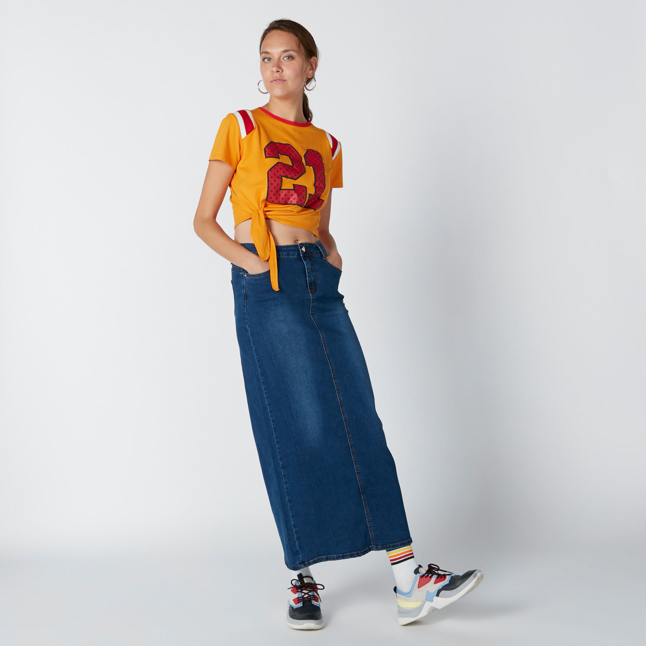 بلوزة قصيرة بأكمام قصيرة وتفاصيل معقودة وطبعات-women-clothing-tshirts-image-3