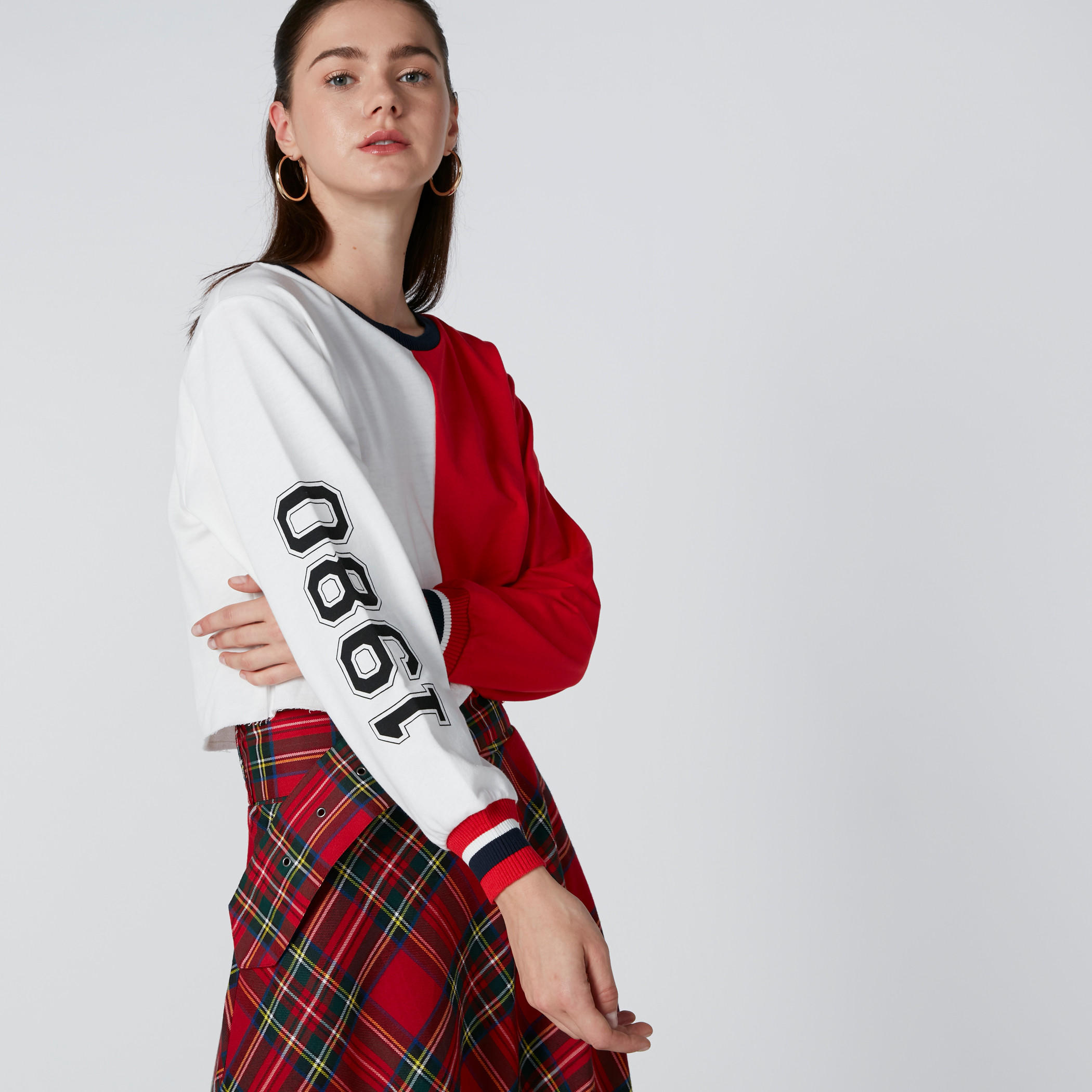 سويت شيرت بلون مزدوج وطبعات 1980 وأكمام طويلة-women-winterwear-hoodiesandsweatshirts-sweatshirts-image-2