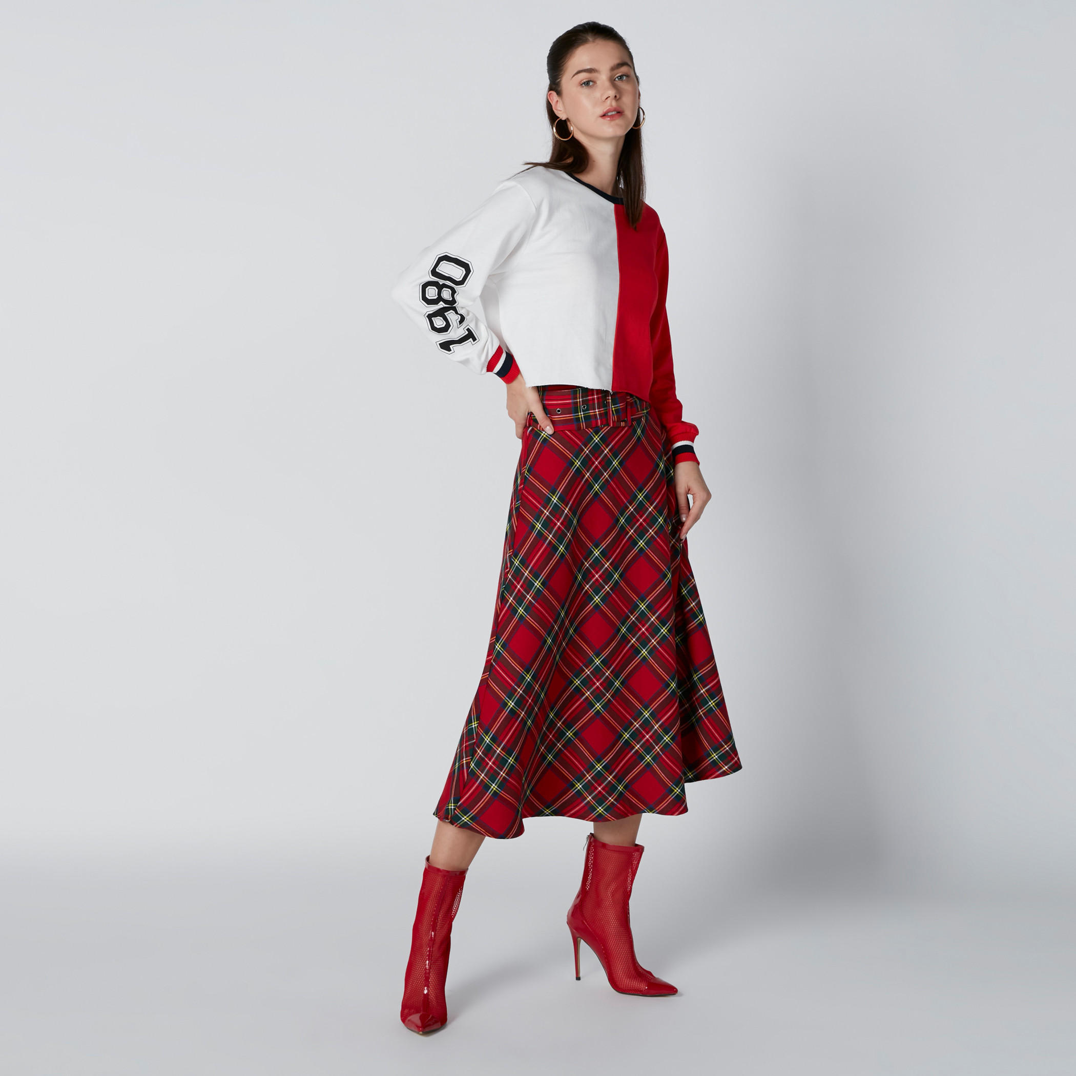 سويت شيرت بلون مزدوج وطبعات 1980 وأكمام طويلة-women-winterwear-hoodiesandsweatshirts-sweatshirts-image-5