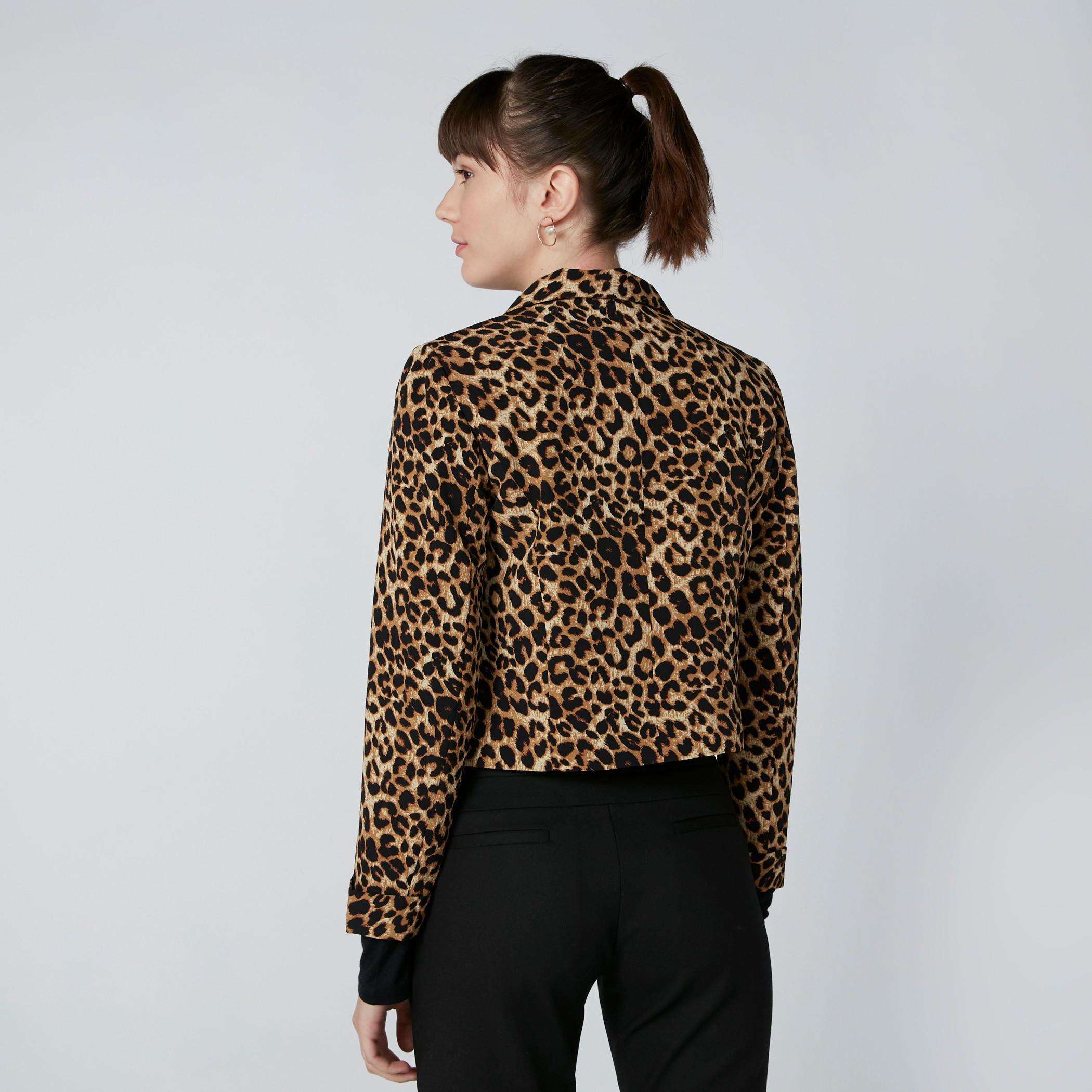 بليزر بقصّة عاديّة وطبعات-women-clothing-coatsandjackets-blazers-image-2