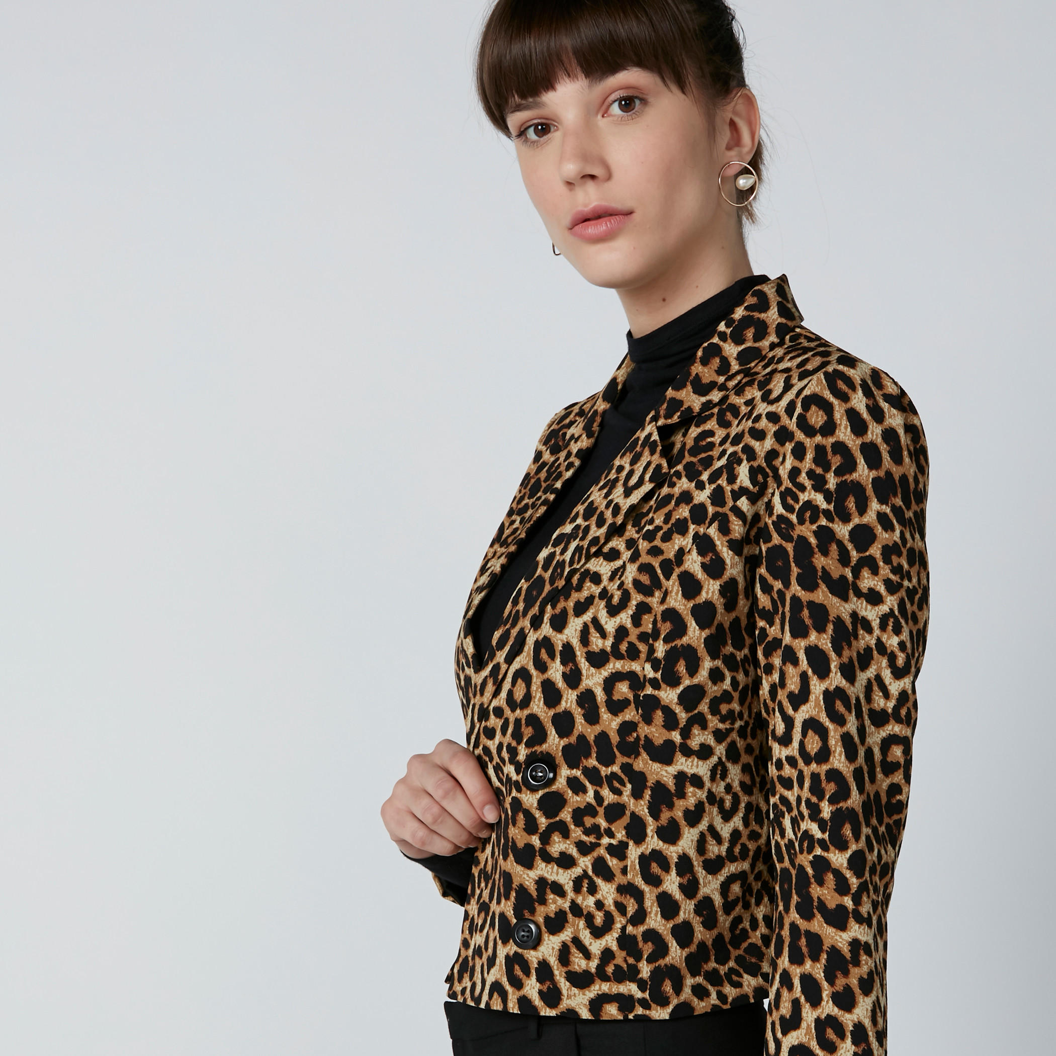 بليزر بقصّة عاديّة وطبعات-women-clothing-coatsandjackets-blazers-image-5