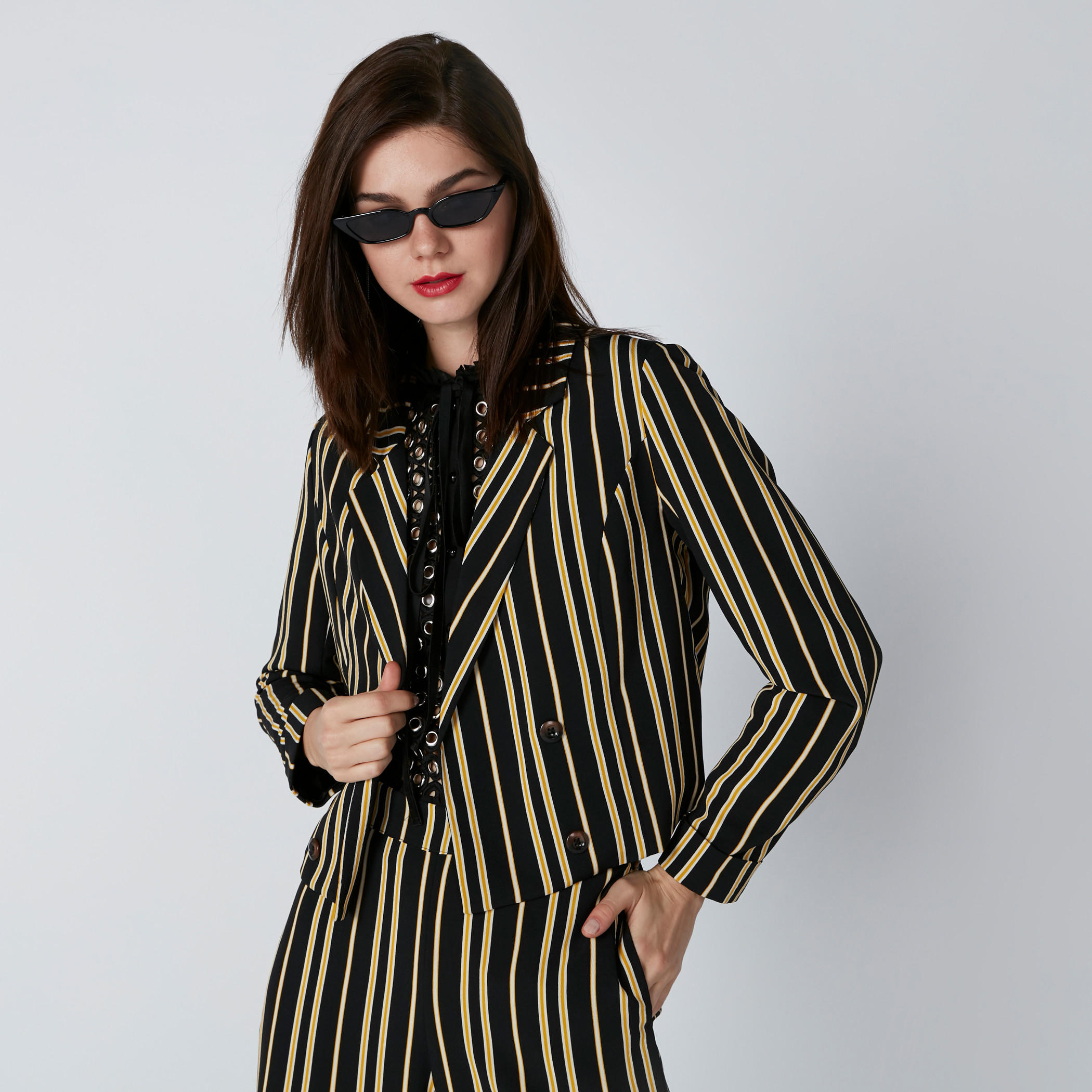 بليزر رسمي مقلّم بأكمام طويلة وأزرار-women-clothing-coatsandjackets-blazers-image-1