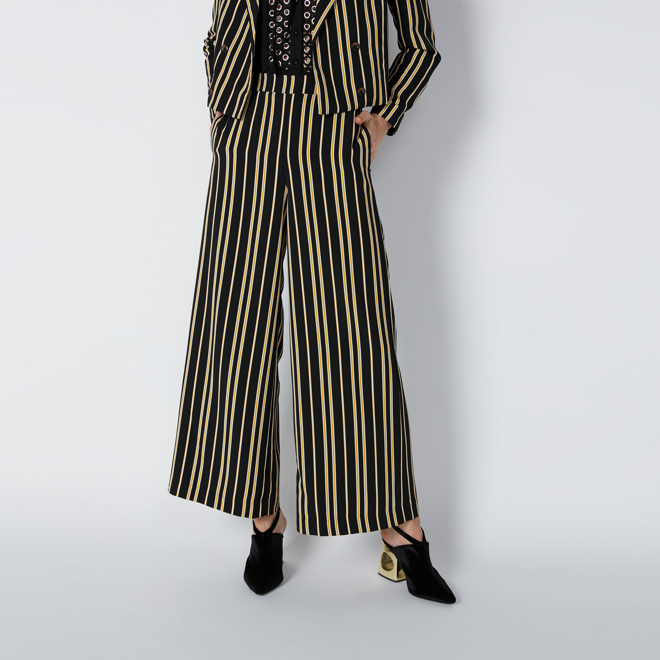 بنطال بالازو مقلّم بقصّة واسعة وخصر مرتفع-women-clothing-bottoms-trousers-image-1