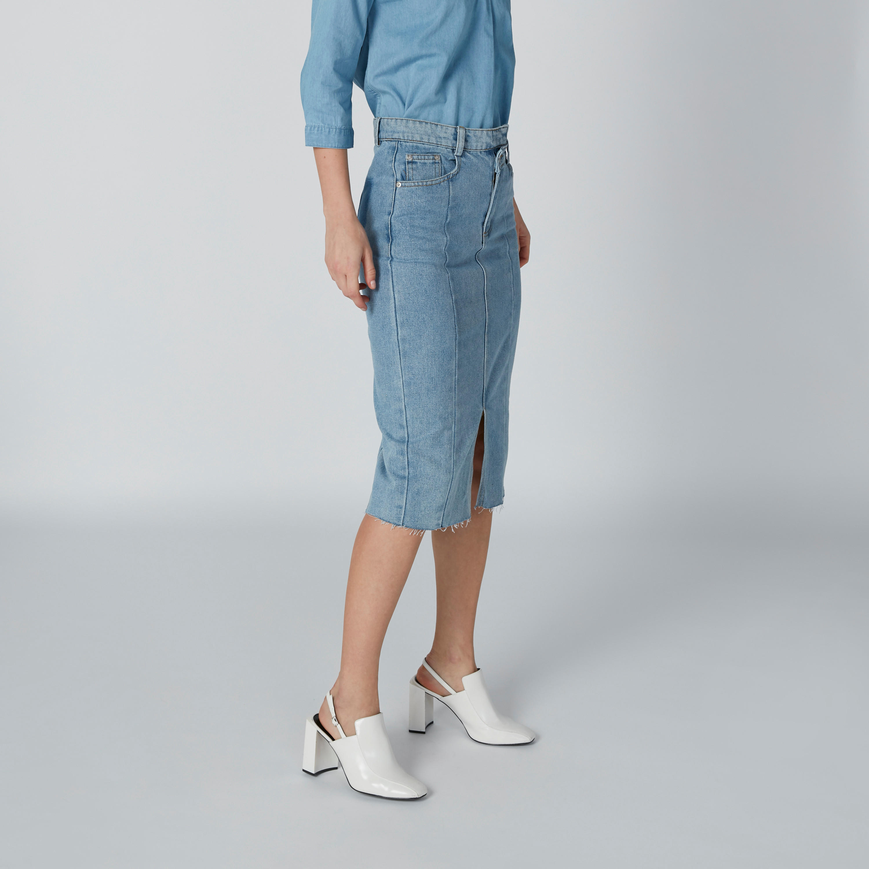تنورة دينم ضيّقة متوسطة الطول بفتحة وجيوب-women-clothing-bottoms-skirts-image-4