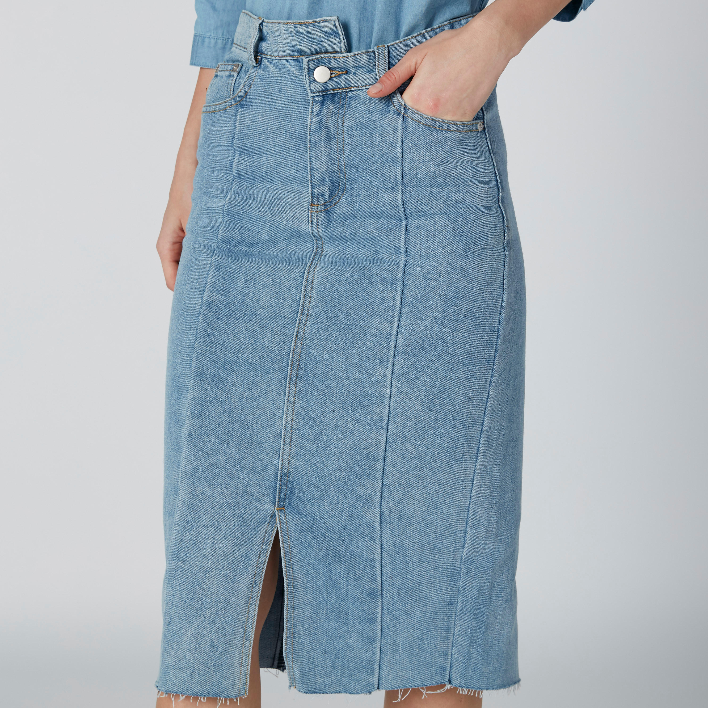 تنورة دينم ضيّقة متوسطة الطول بفتحة وجيوب-women-clothing-bottoms-skirts-image-5