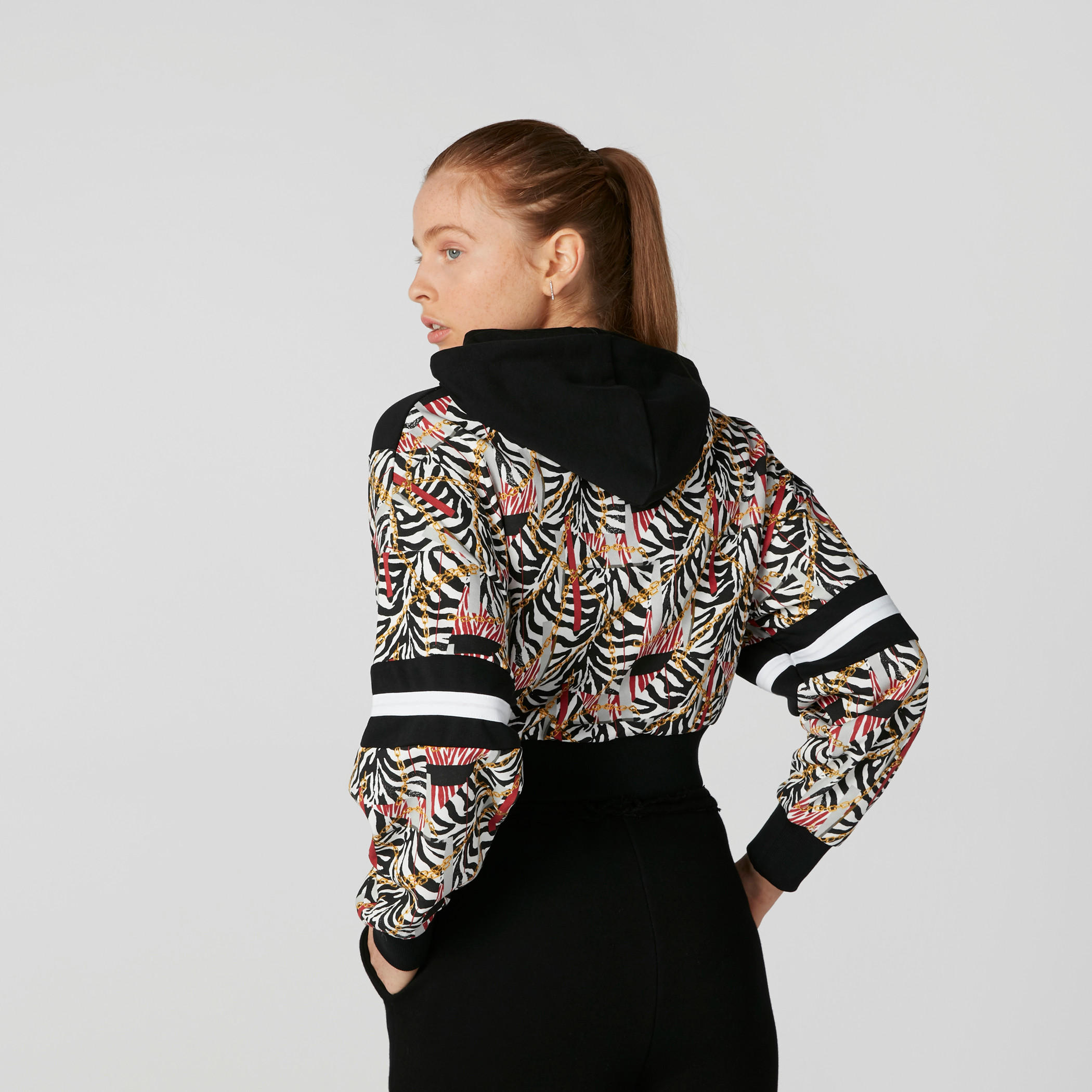 سويت شيرت بقبعة وأكمام طويلة وطبعات-women-winterwear-hoodiesandsweatshirts-hoodies-image-2