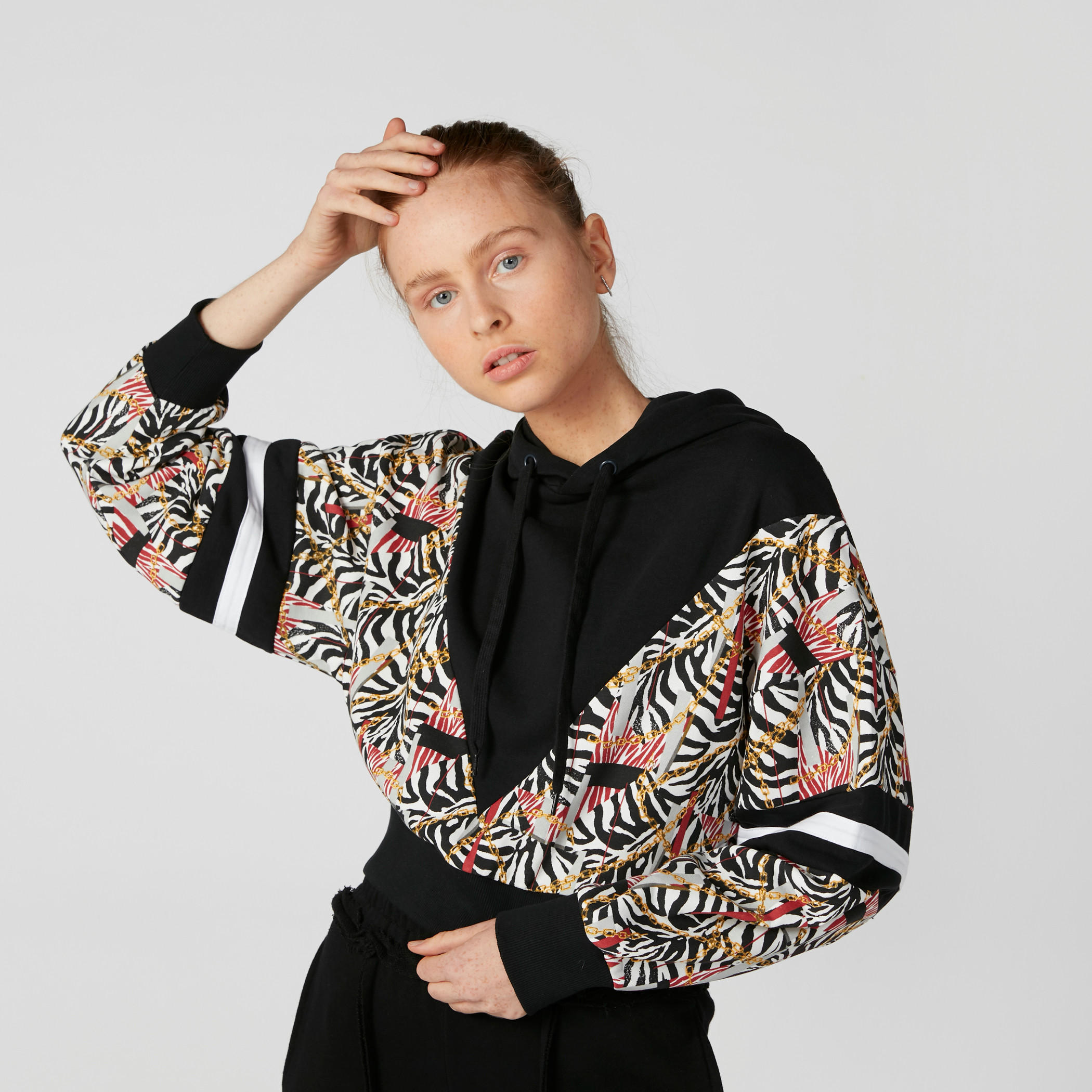 سويت شيرت بقبعة وأكمام طويلة وطبعات-women-winterwear-hoodiesandsweatshirts-hoodies-image-4