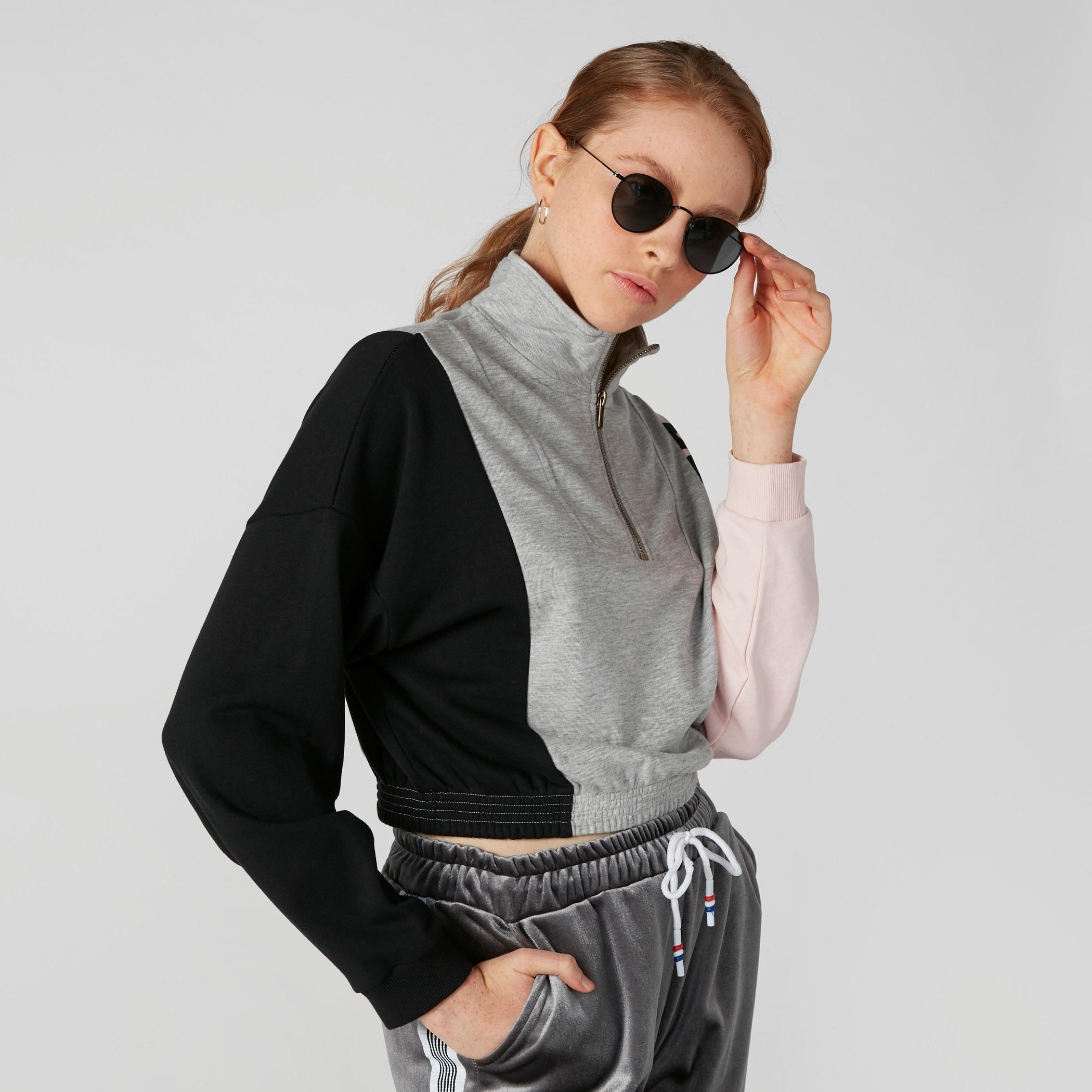 سويت شيرت بياقة عالية وطبعات-women-winterwear-hoodiesandsweatshirts-sweatshirts-image-4