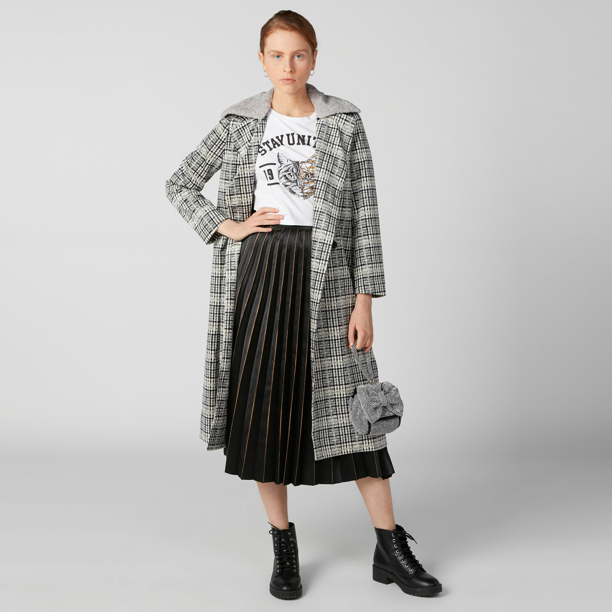 تيشيرت بياقة مستديرة وأكمام قصيرة وطبعات نصيّة-women-clothing-tshirts-image-3