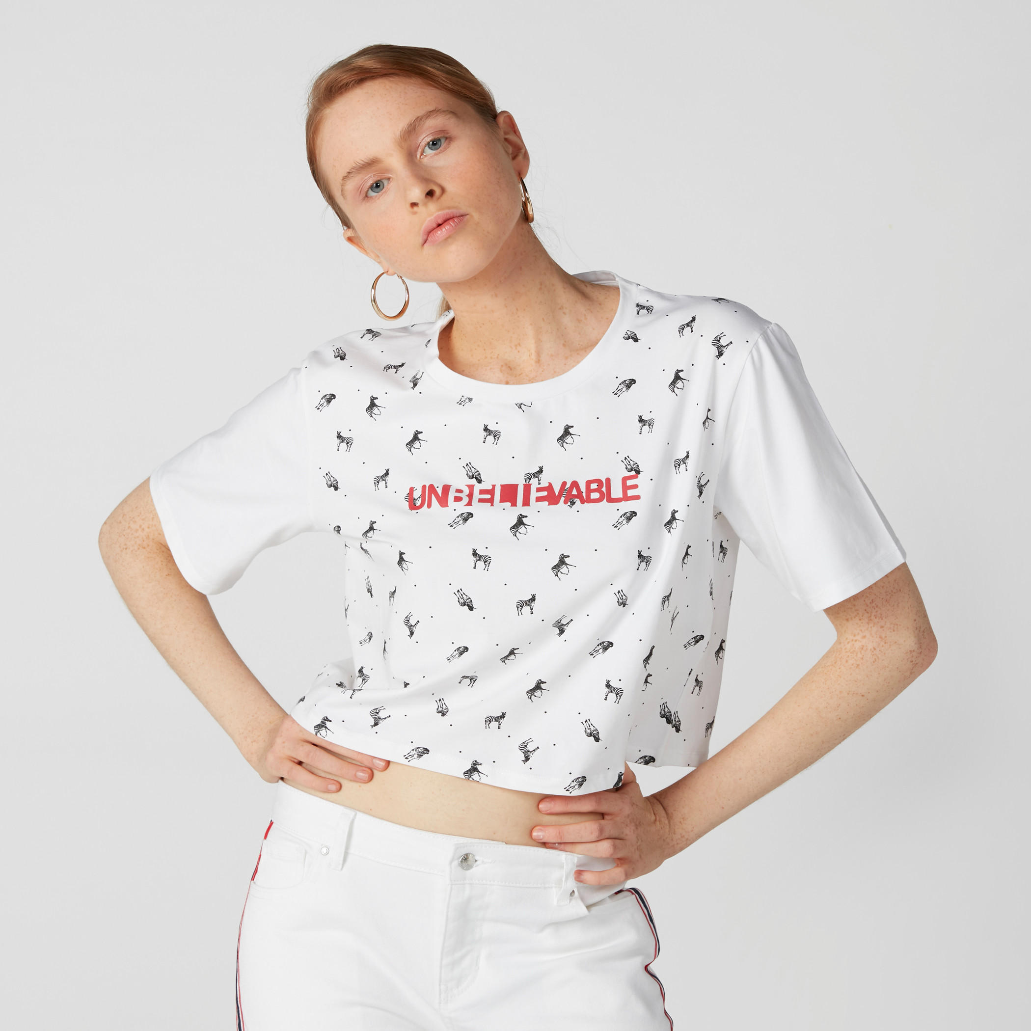 تيشيرت قصير بياقة مستديرة وأكمام قصيرة وطبعات-women-clothing-tshirts-image-1