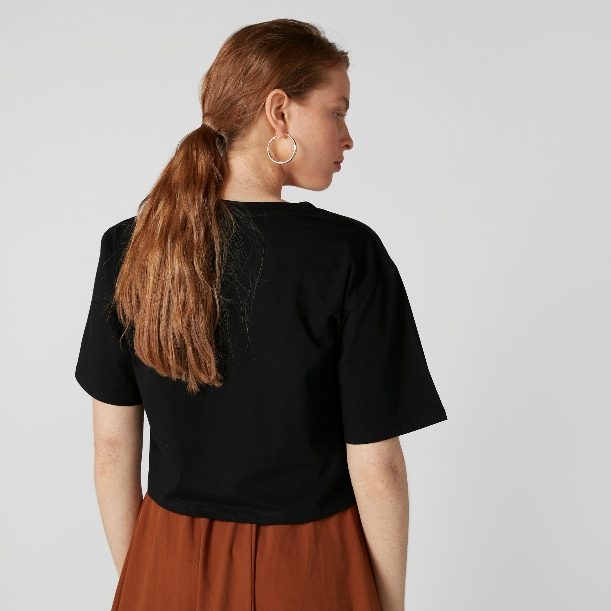 تيشيرت بياقة مستديرة وأكتاف منسدلة وطبعات-women-clothing-tshirts-image-2