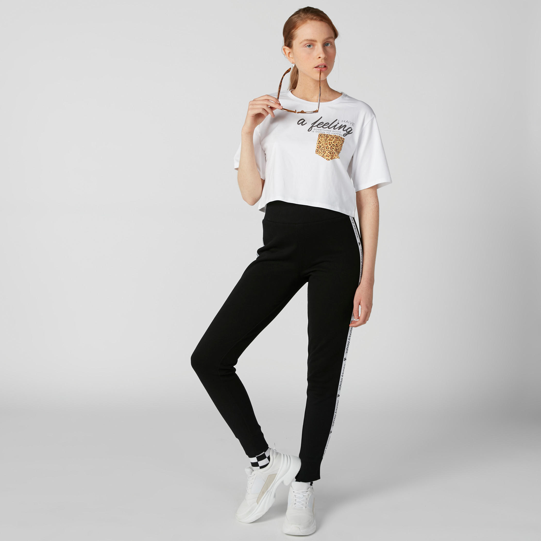 تيشيرت بياقة مستديرة وأكمام قصيرة وطبعات-women-clothing-tshirts-image-1