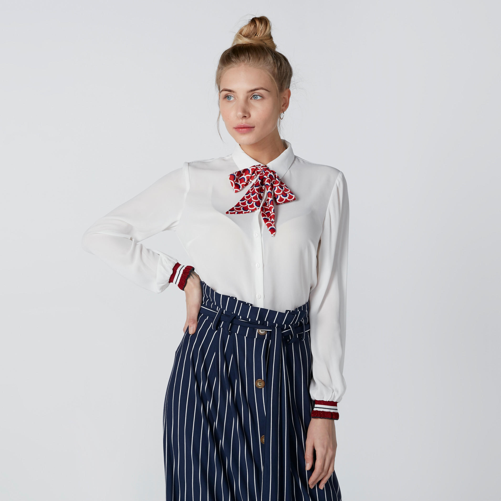 قميص بأكمام طويلة وفيونكة بطبعات-women-clothing-shirtsandblouses-shirts-image-4