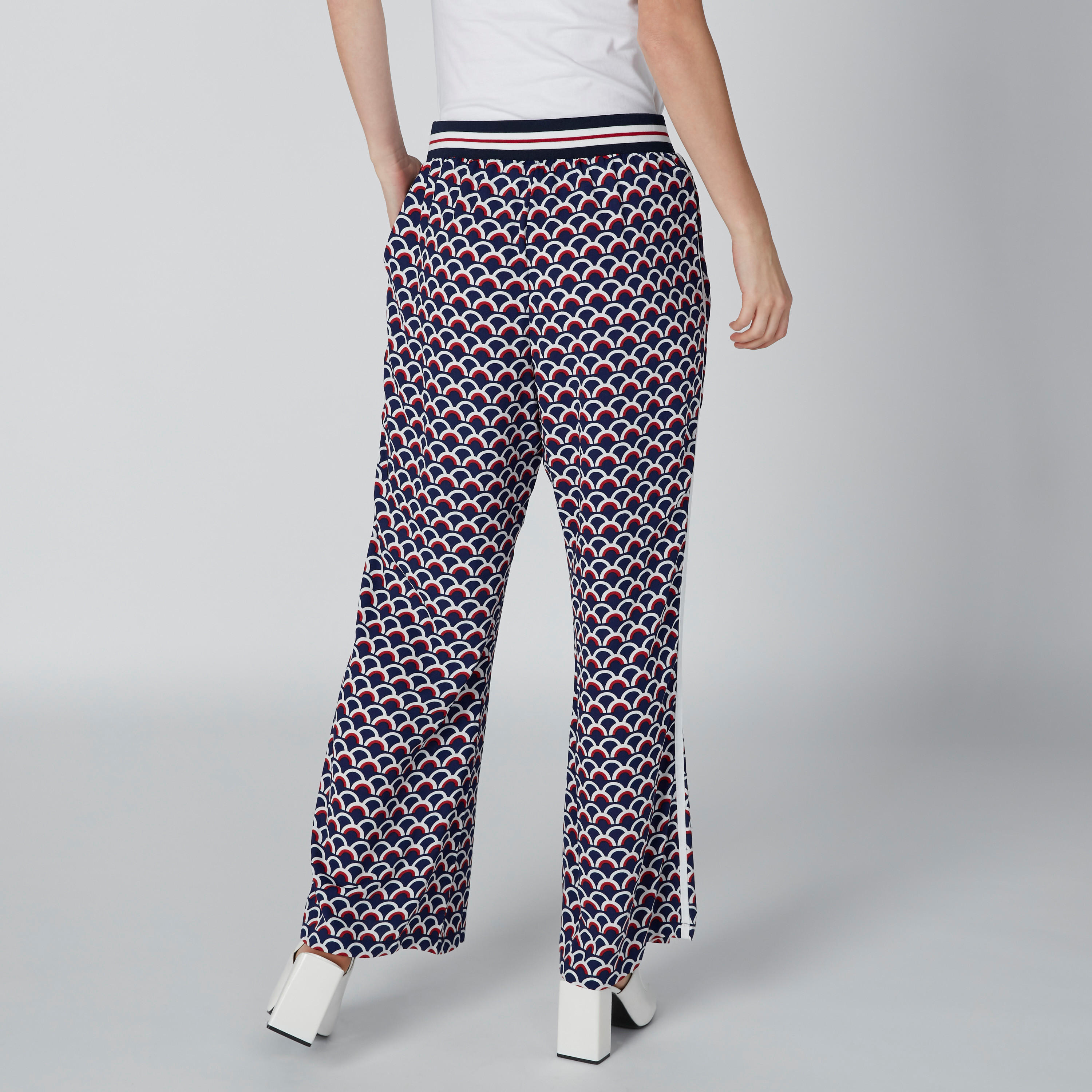 بنطال بالازو بخصر مقلّم وجيوب وطبعات-women-clothing-bottoms-trousers-image-2