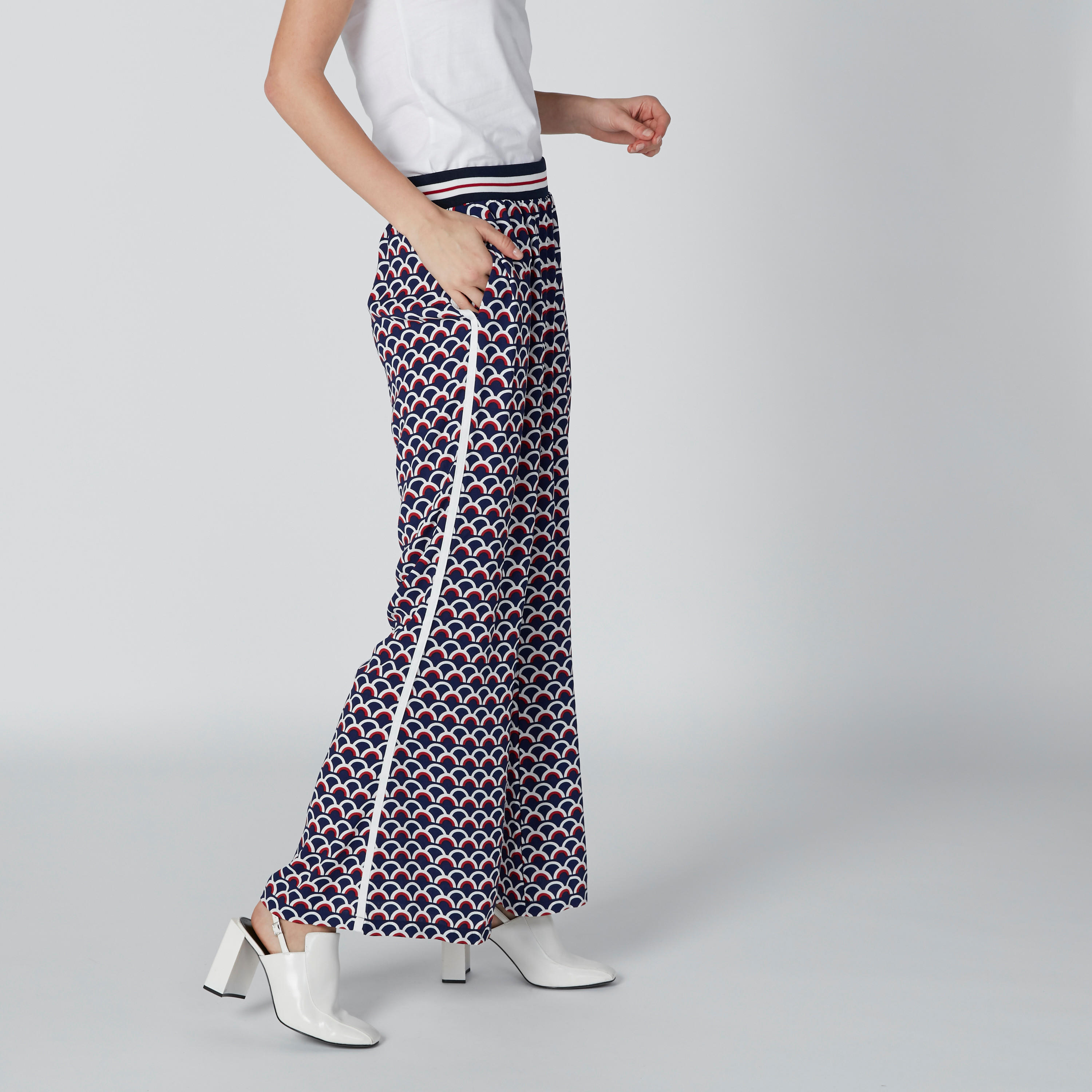 بنطال بالازو بخصر مقلّم وجيوب وطبعات-women-clothing-bottoms-trousers-image-4