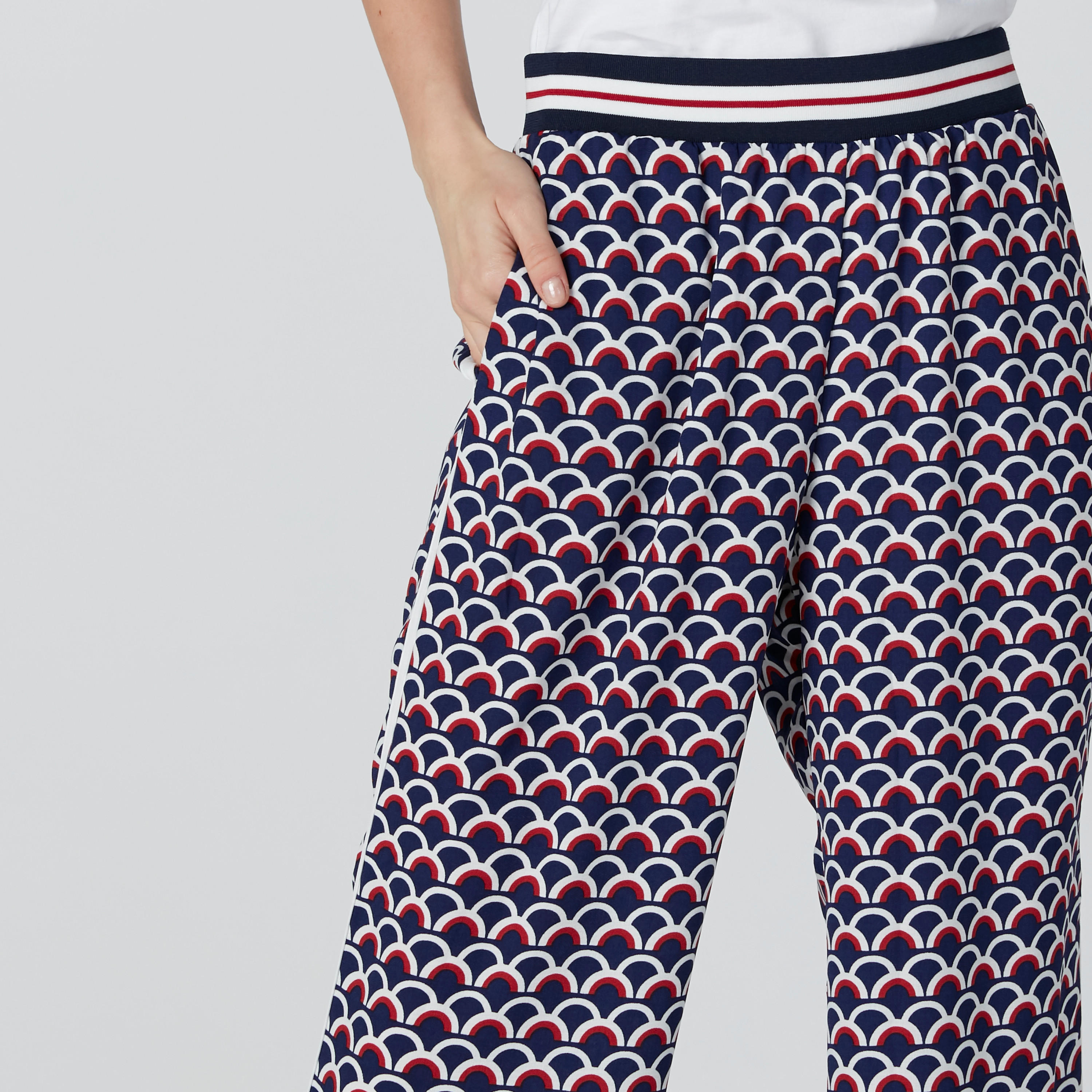 بنطال بالازو بخصر مقلّم وجيوب وطبعات-women-clothing-bottoms-trousers-image-5