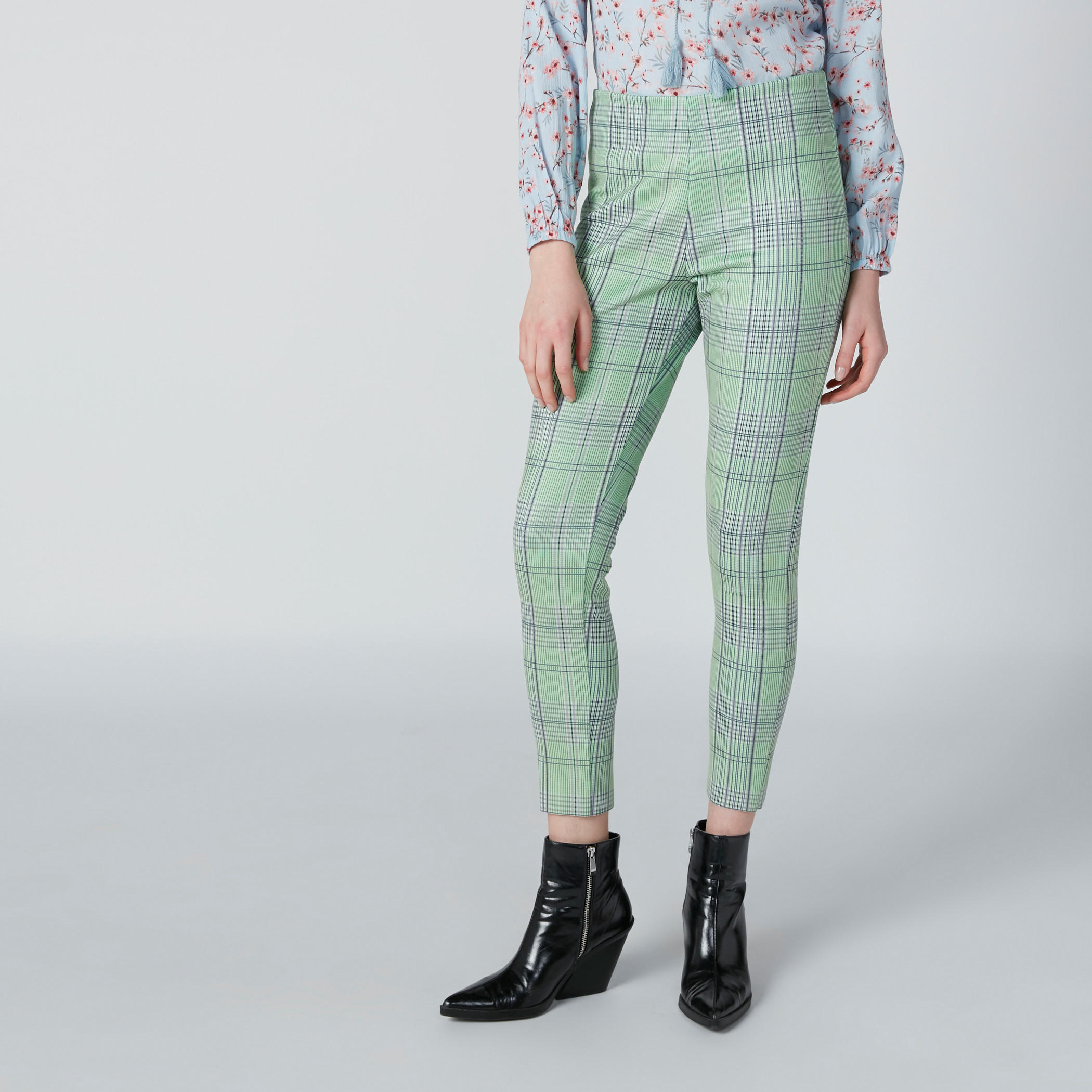 بنطال كاروهات بحوّاف قصيرة-women-clothing-bottoms-leggings-image-1
