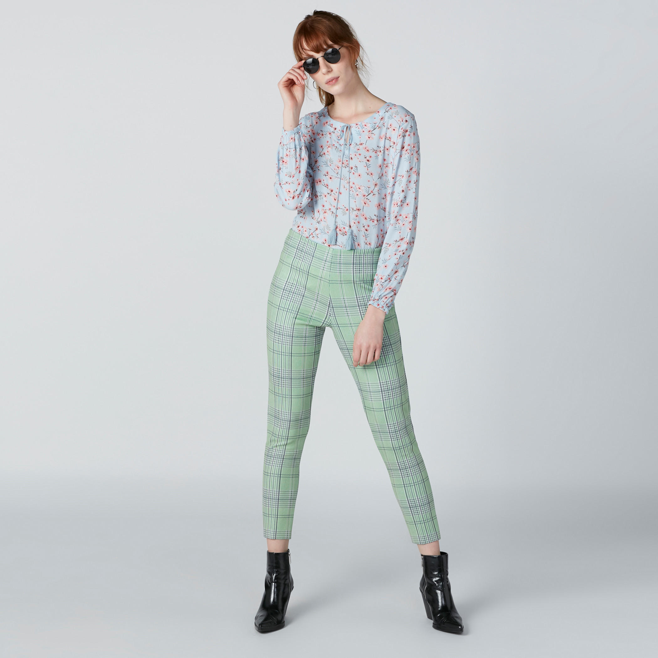 بنطال كاروهات بحوّاف قصيرة-women-clothing-bottoms-leggings-image-3