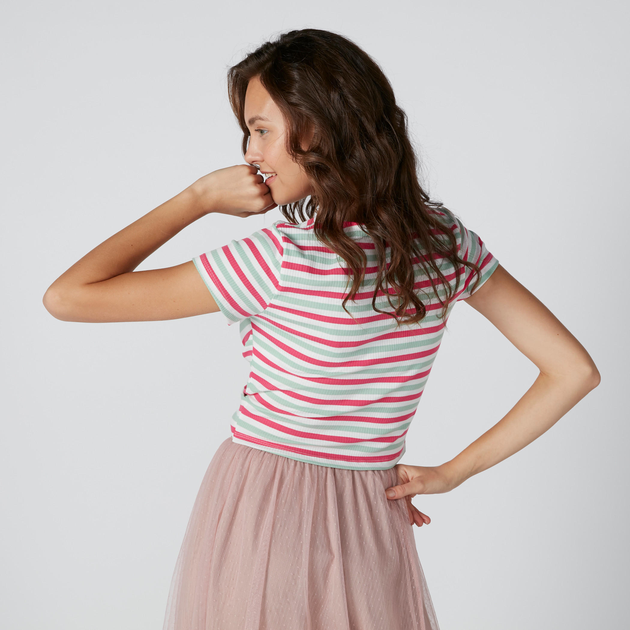 بلوزة قصيرة مقلّمة بياقة مستديرة وأكمام قصيرة-women-clothing-shirtsandblouses-blouses-image-1