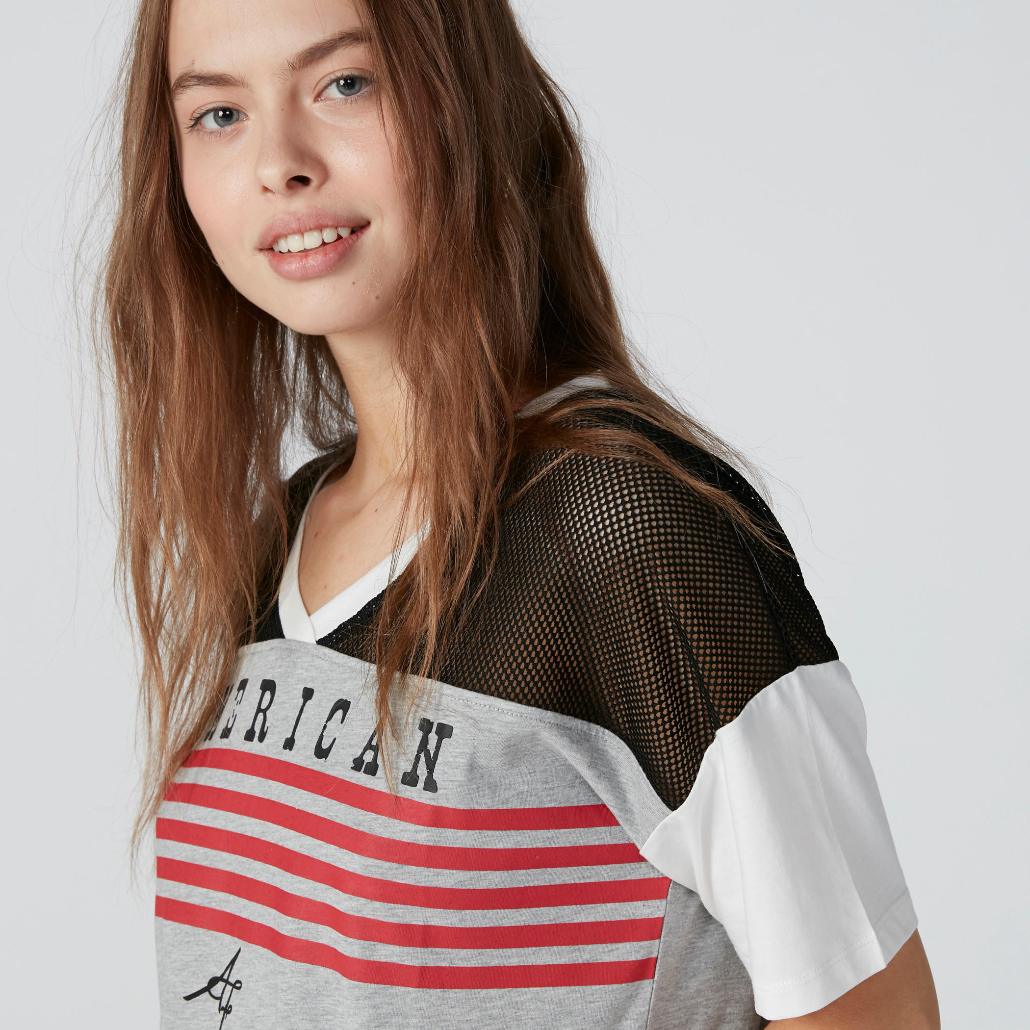 بلوزة بياقة V وأكتاف منسدلة وطبعات-women-clothing-tshirts-image-4