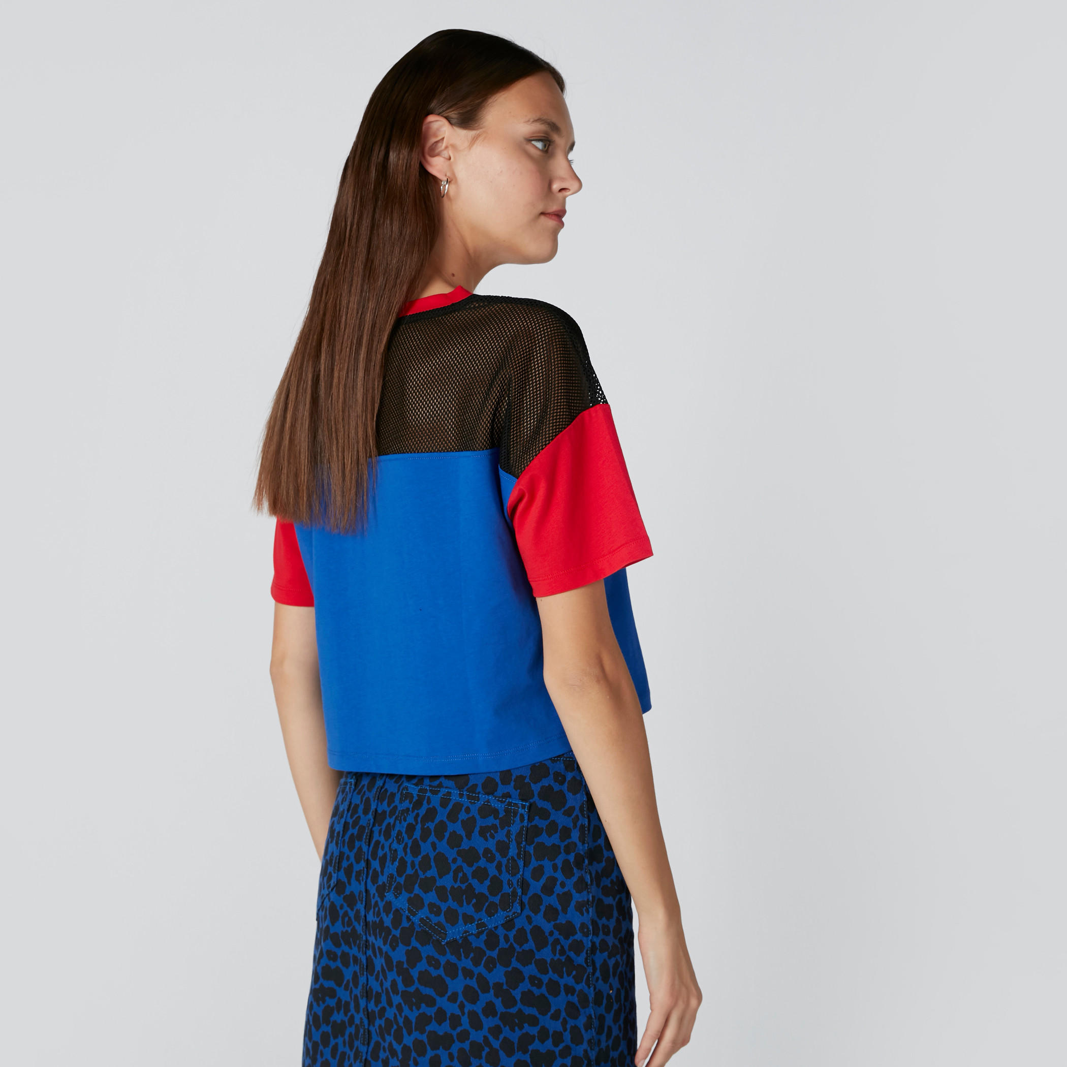 بلوزة بأكتاف منسدلة وتفاصيل شبكية وطبعات-women-clothing-tshirts-image-2