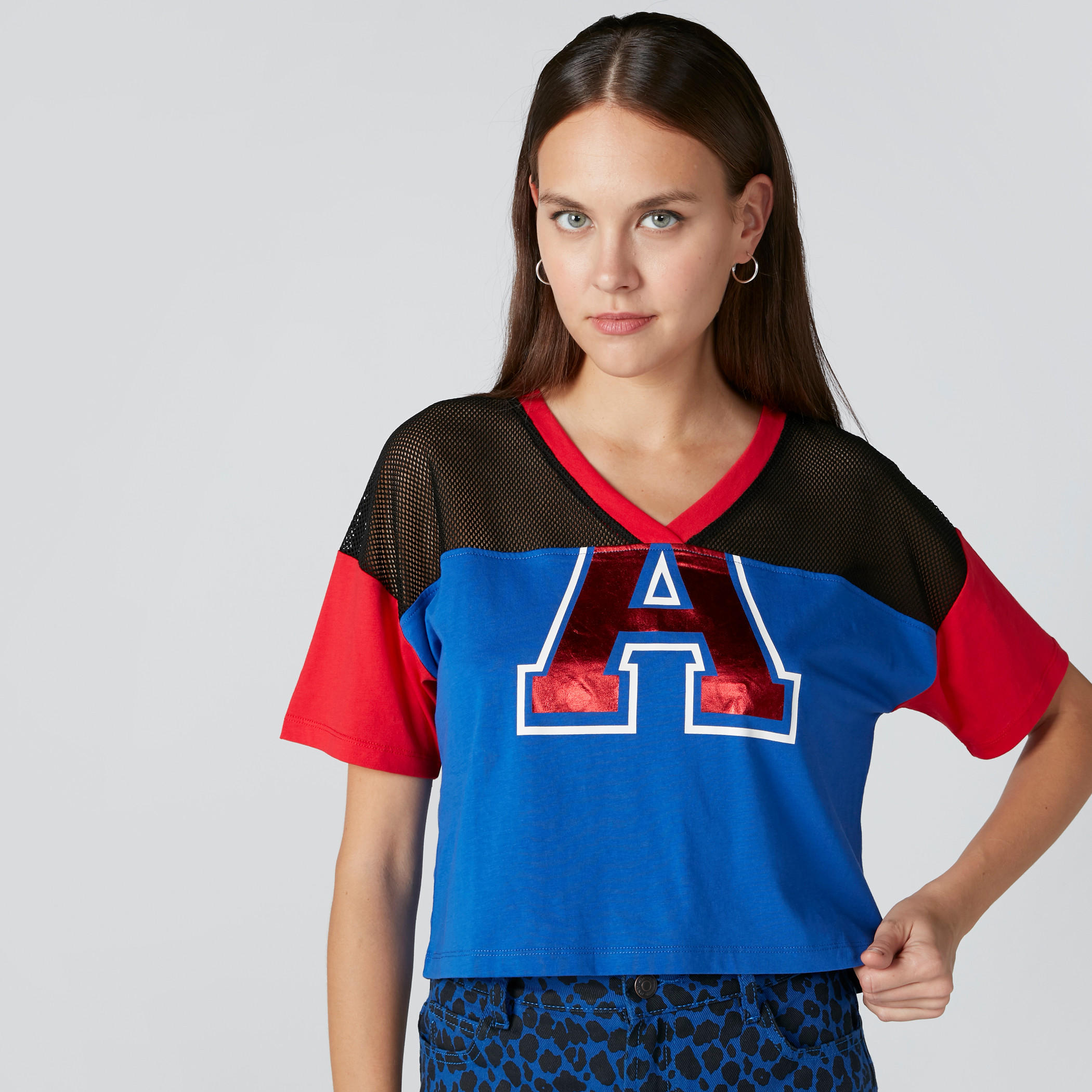بلوزة بأكتاف منسدلة وتفاصيل شبكية وطبعات-women-clothing-tshirts-image-3