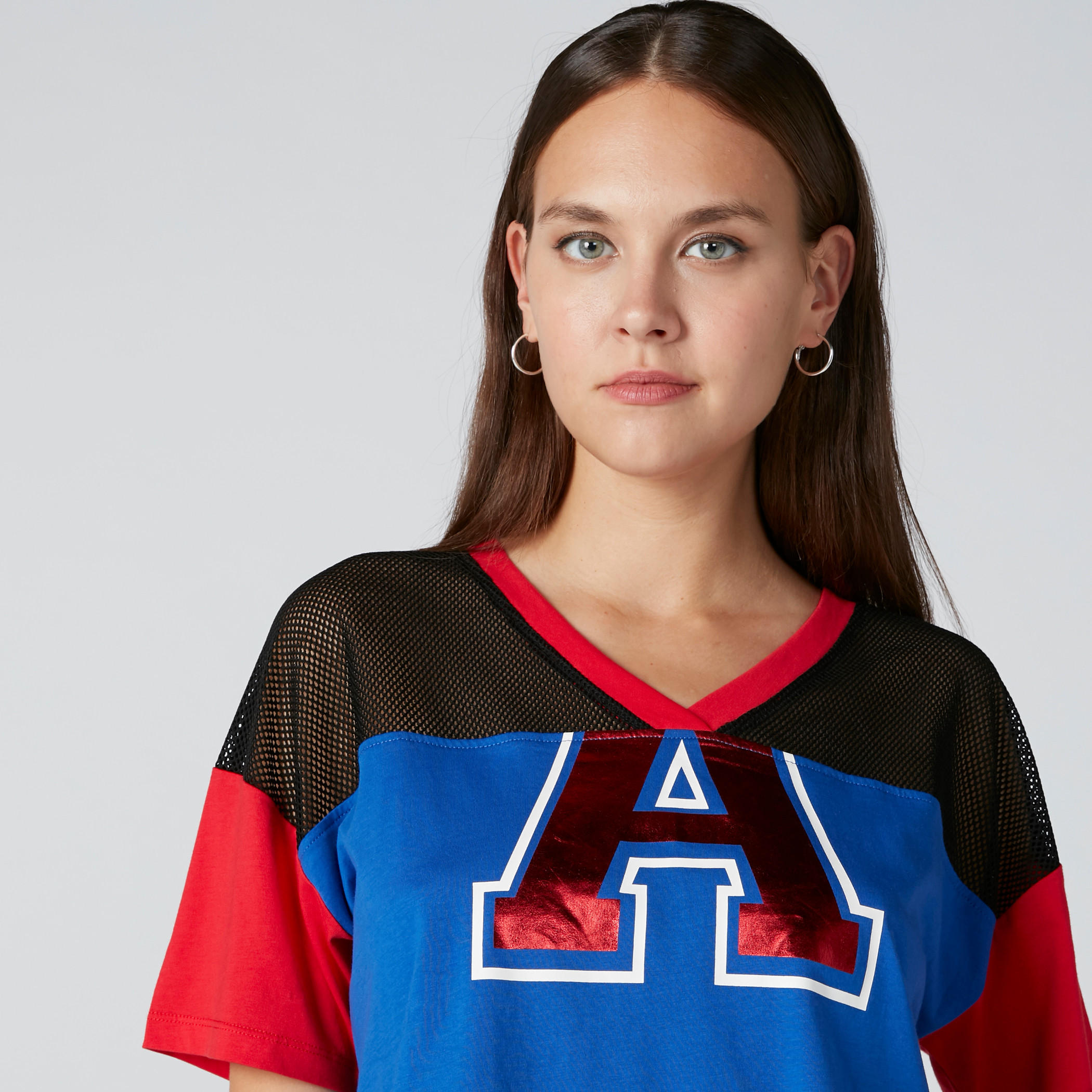 بلوزة بأكتاف منسدلة وتفاصيل شبكية وطبعات-women-clothing-tshirts-image-4