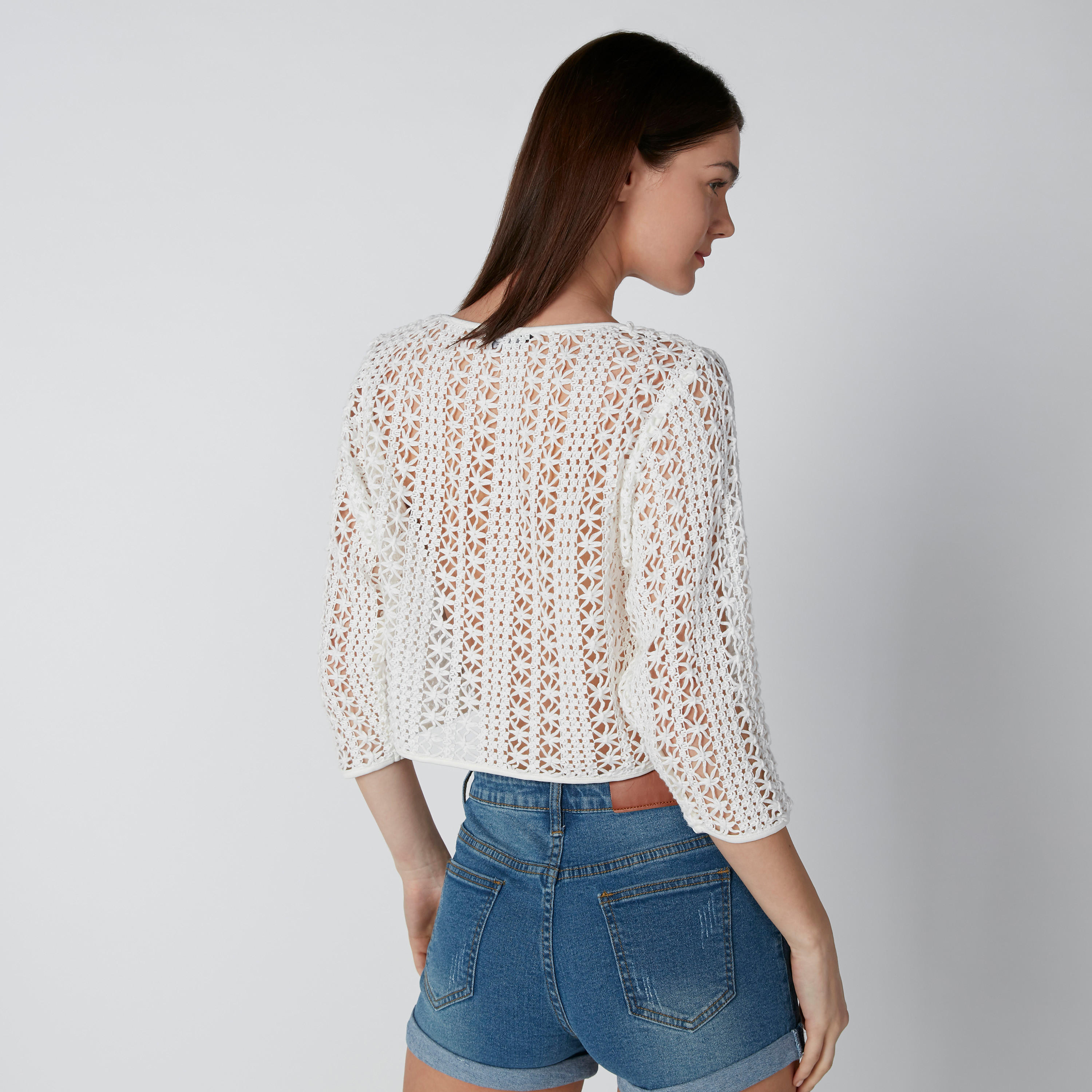 بلوزة دانتيل قصيرة بياقة مستديرة وأكمام 3/4-women-clothing-shirtsandblouses-blouses-image-2