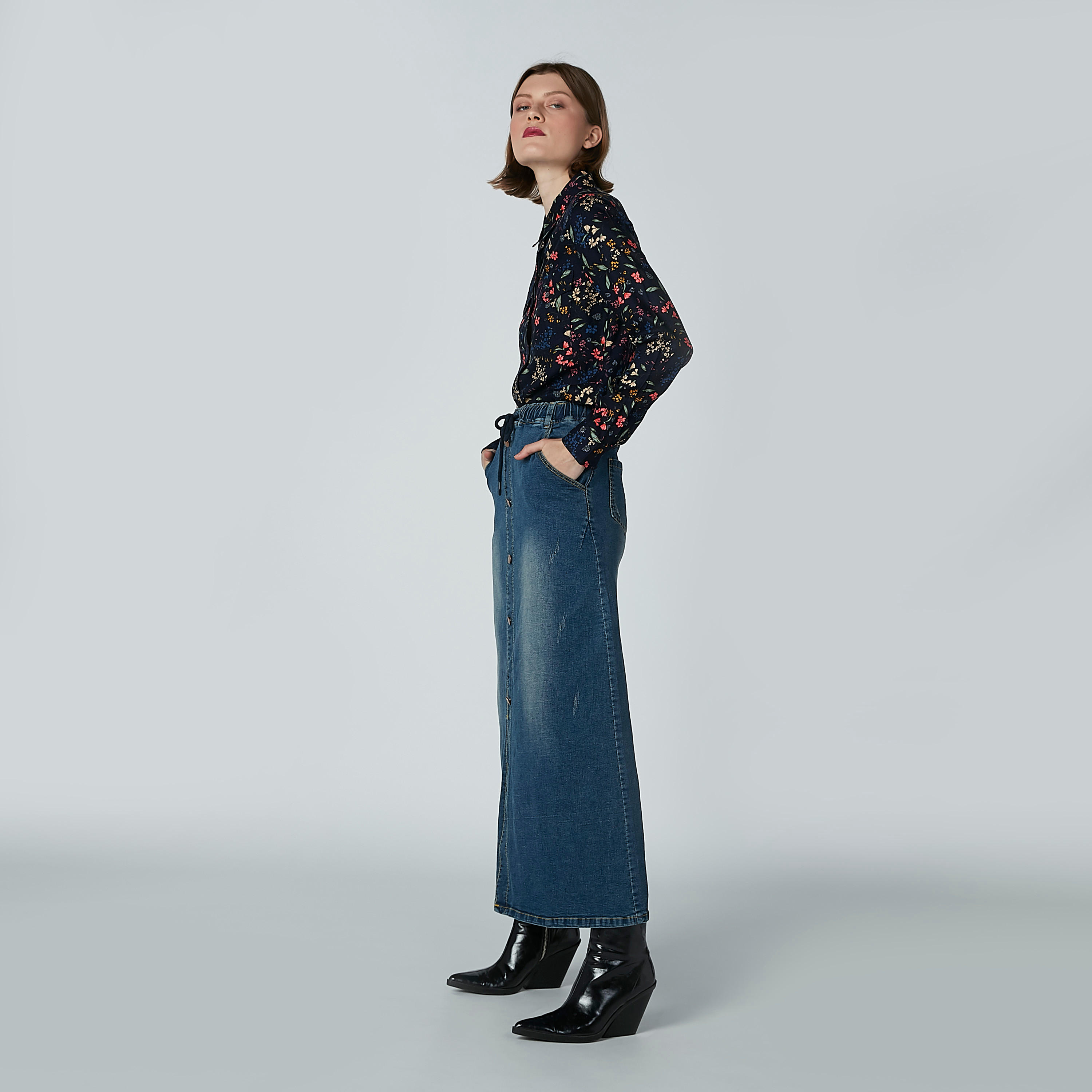 تنورة دينم سادة إيه لاين طويلة بجيوب-women-clothing-bottoms-skirts-image-4