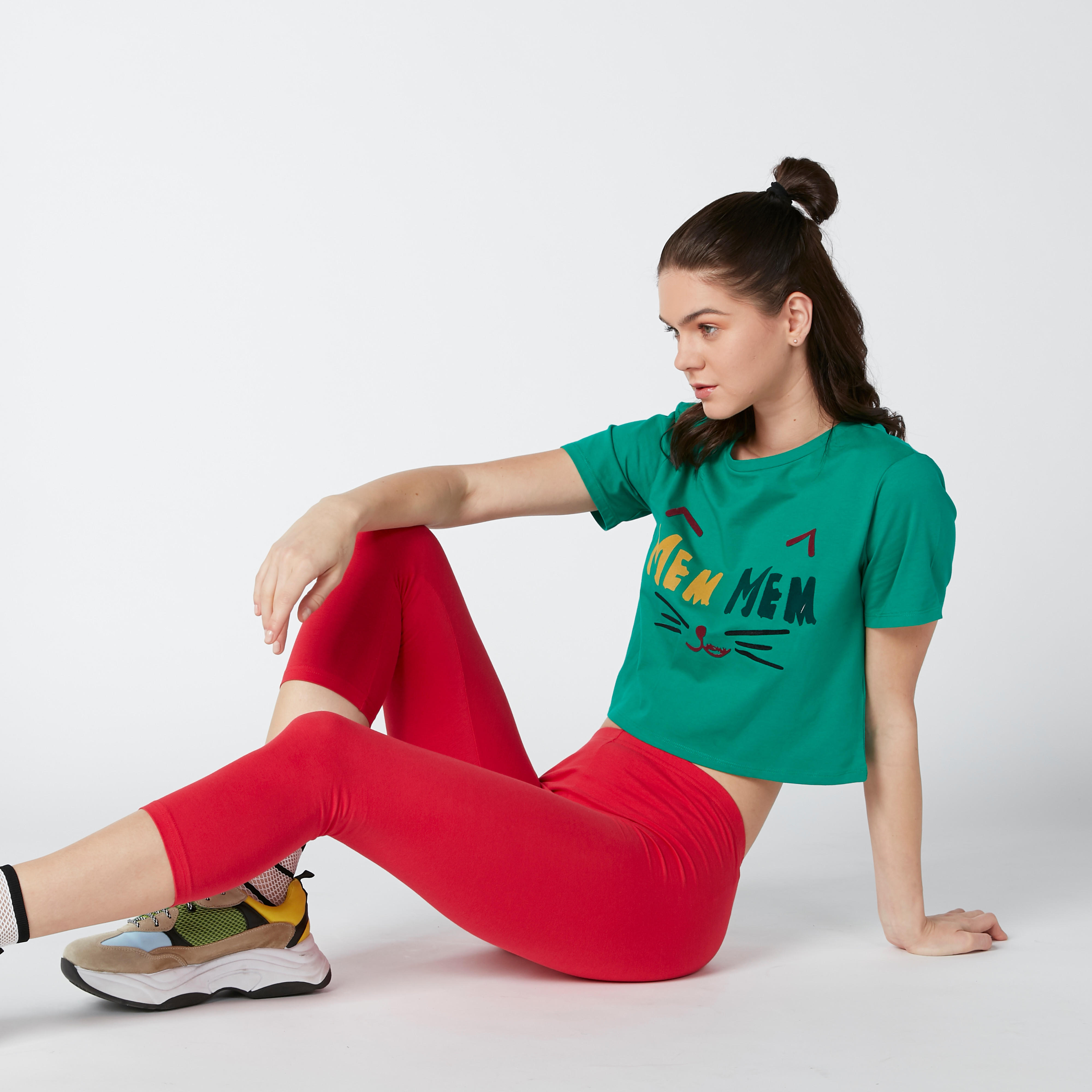 تيشيرت قصير بياقة مستديرة وأكمام قصيرة وطبعات-women-clothing-tshirts-image-1