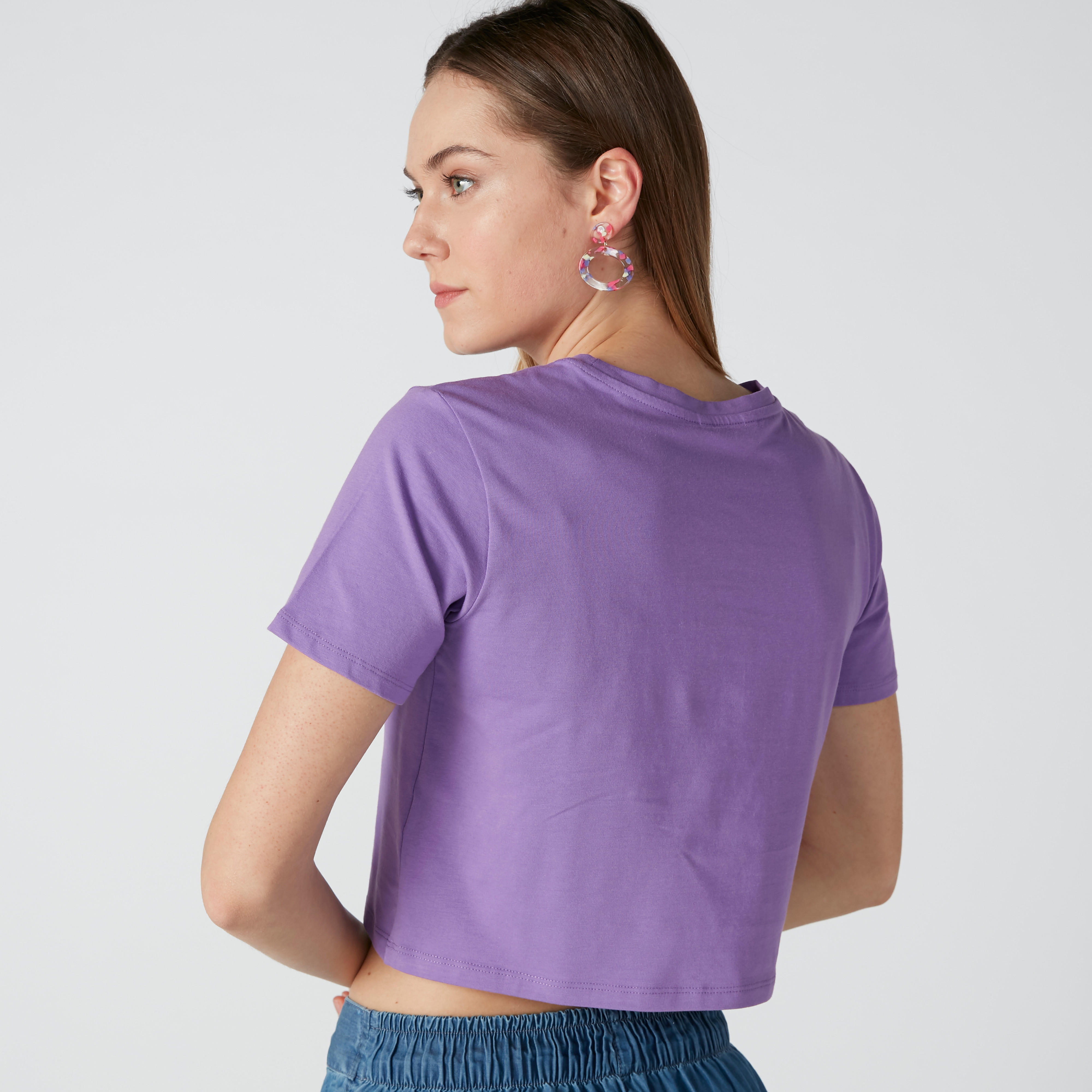 بلوزة قصيرة بأكمام قصيرة وتفاصيل رقعة-women-clothing-tshirts-image-2