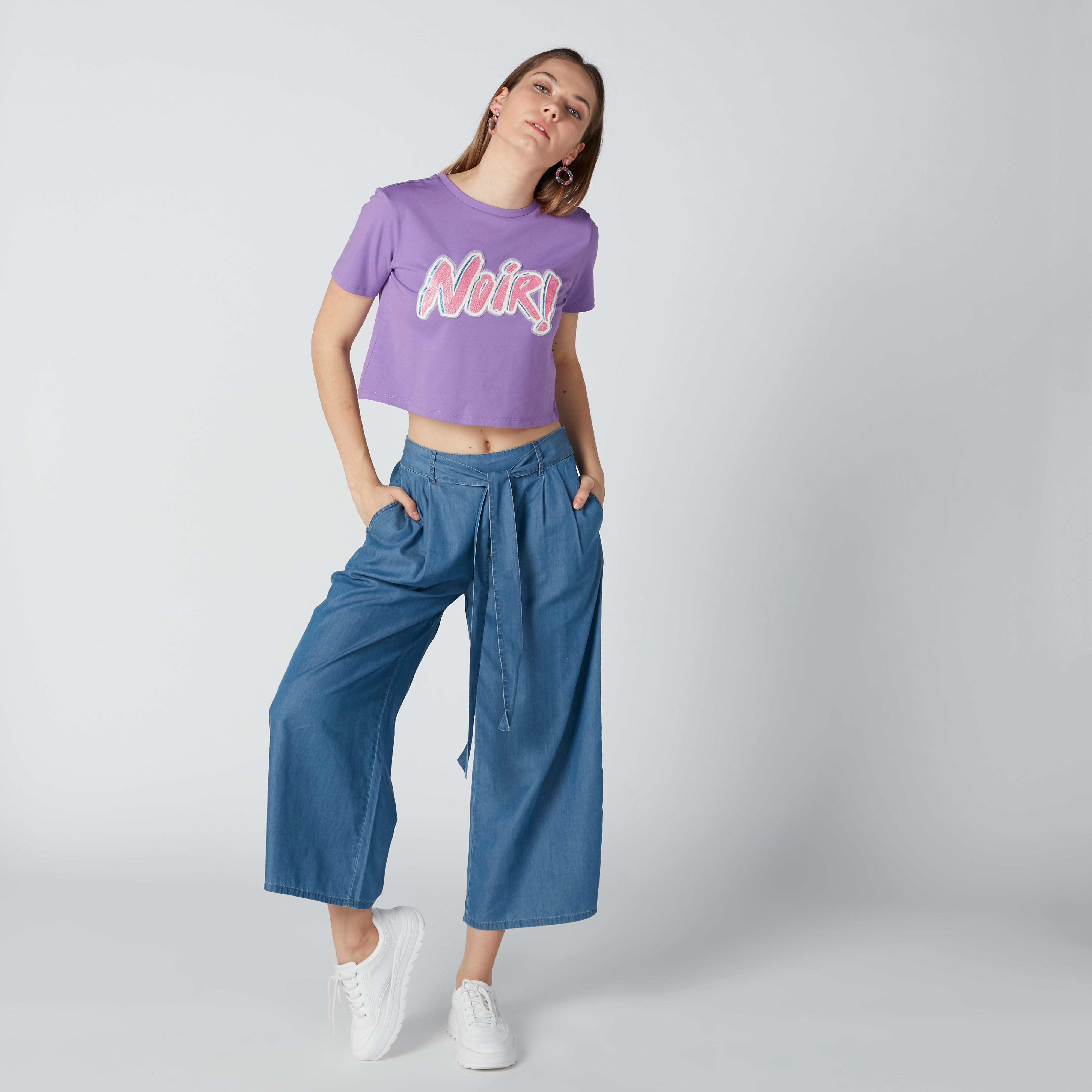 بلوزة قصيرة بأكمام قصيرة وتفاصيل رقعة-women-clothing-tshirts-image-1