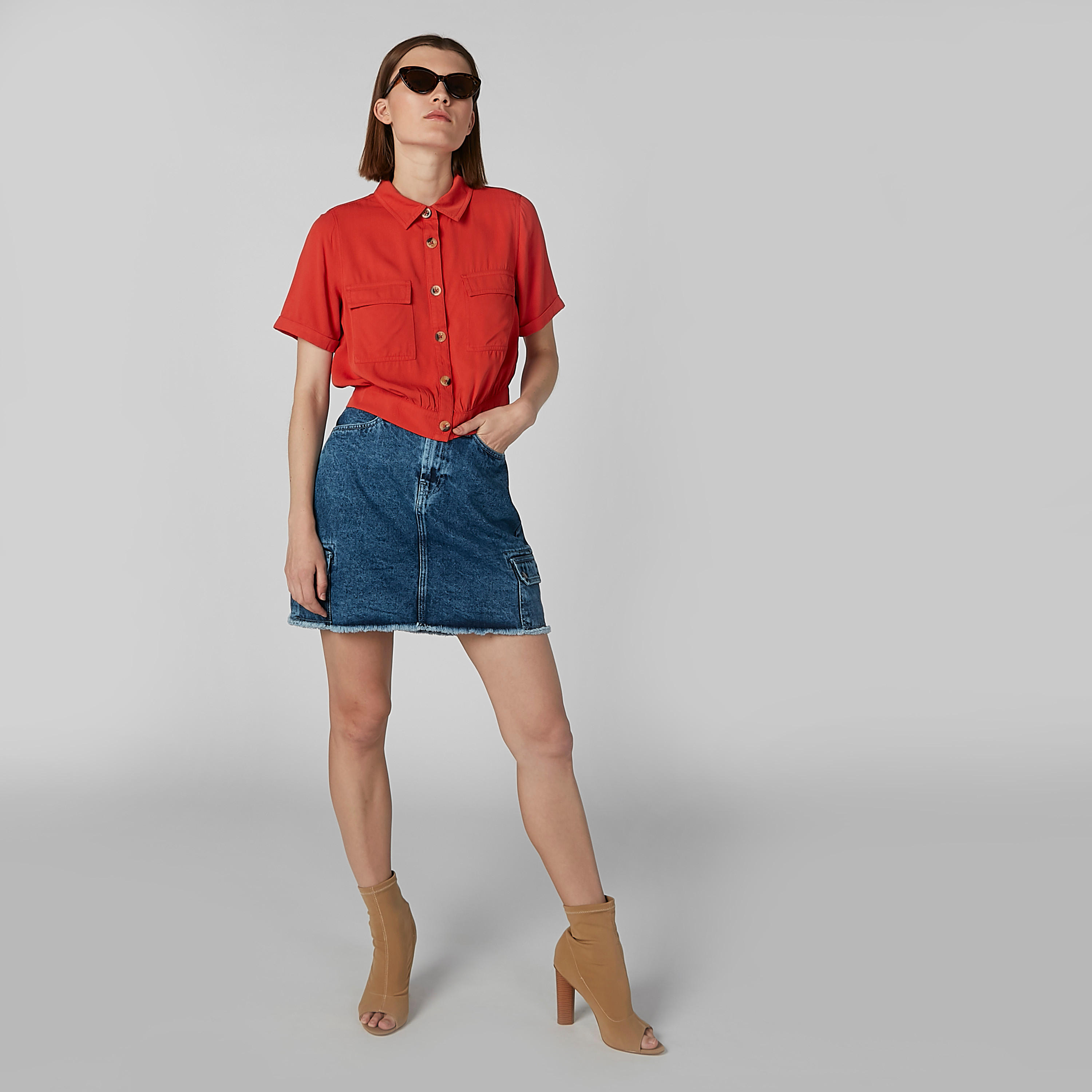 قميص سادة قصير بأكمام قصيرة وجيب على الصدر-women-clothing-shirtsandblouses-shirts-image-2