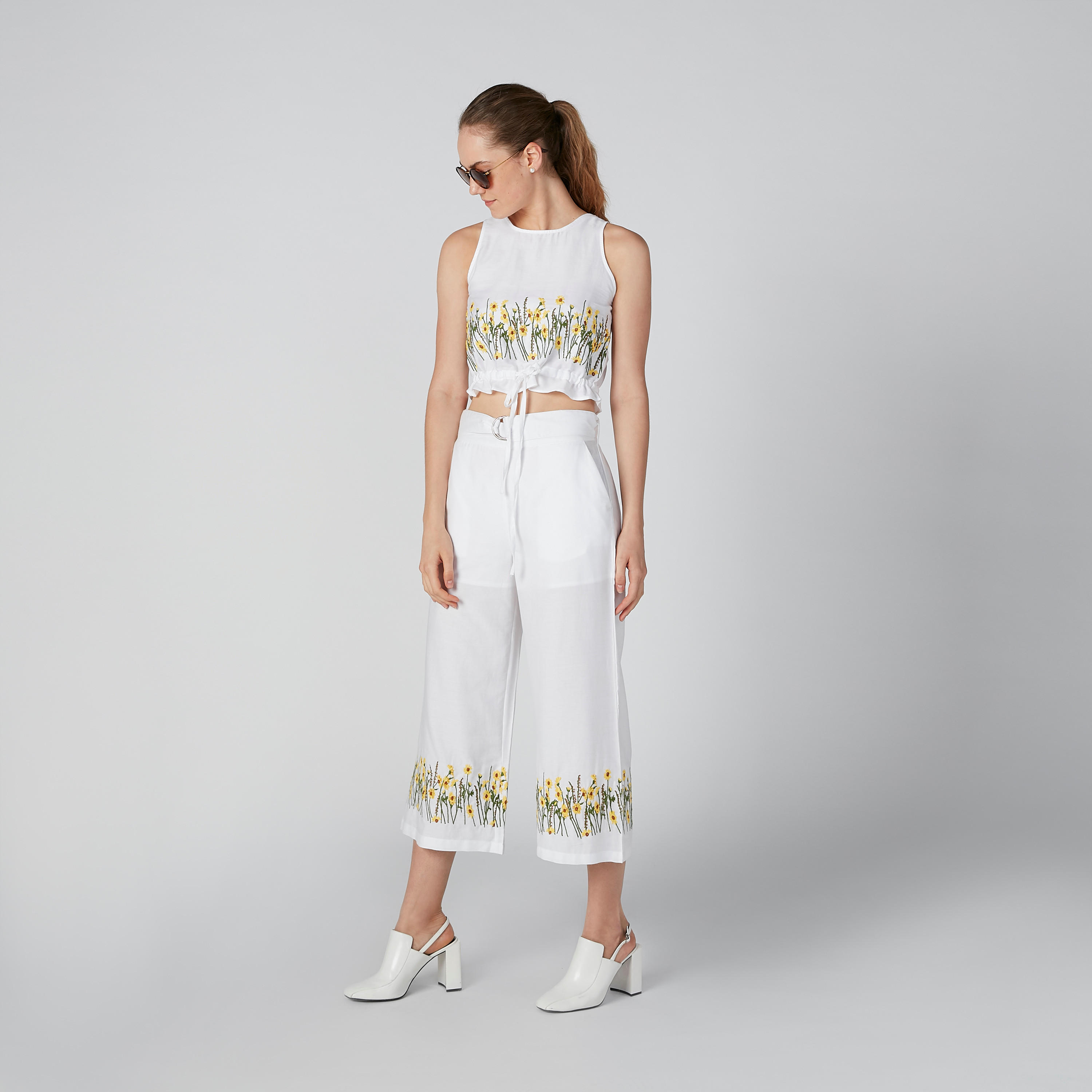 بنطال واسع الساقين بخصر مرتفع وجيوب وطبعات زهرية-women-clothing-bottoms-trousers-image-2