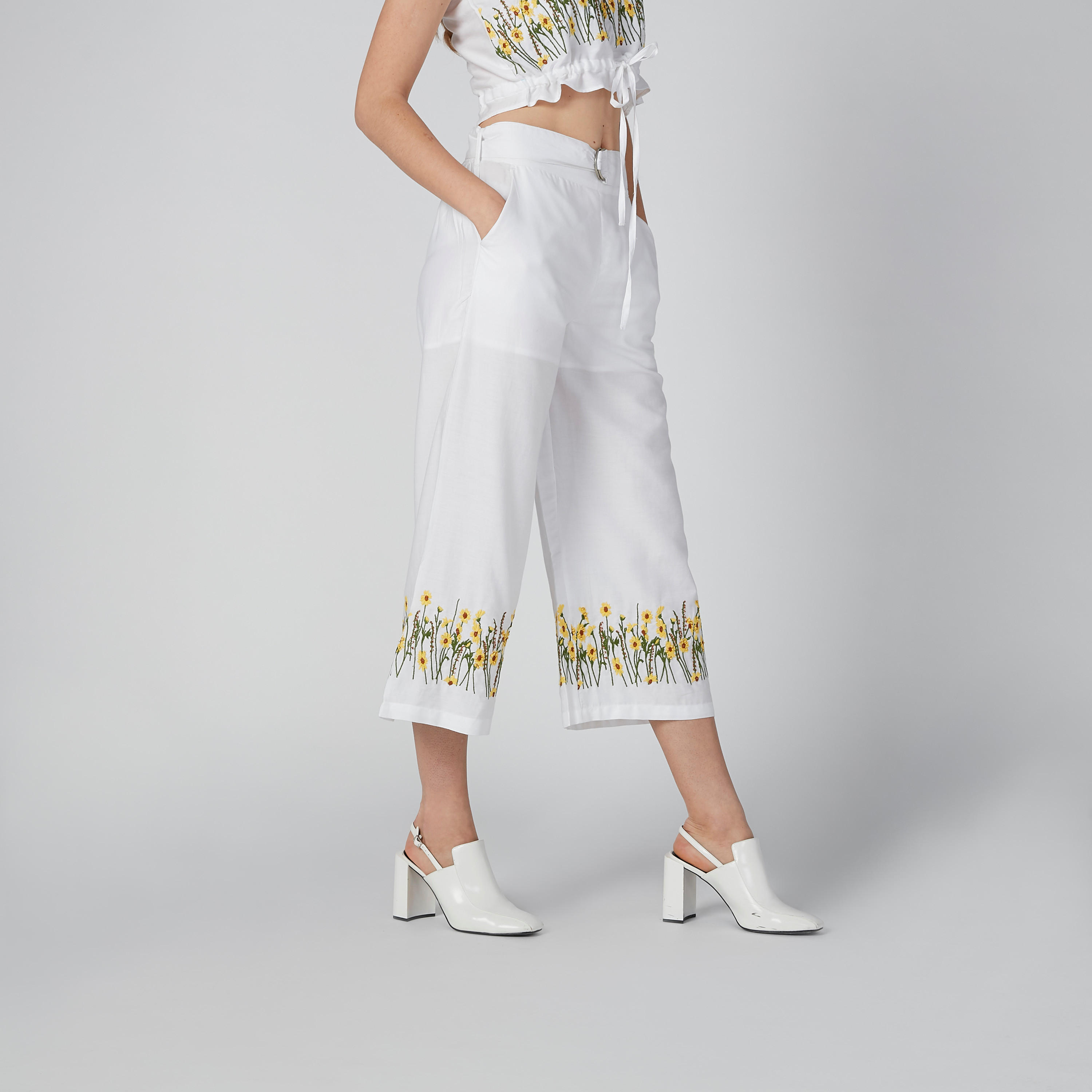 بنطال واسع الساقين بخصر مرتفع وجيوب وطبعات زهرية-women-clothing-bottoms-trousers-image-4