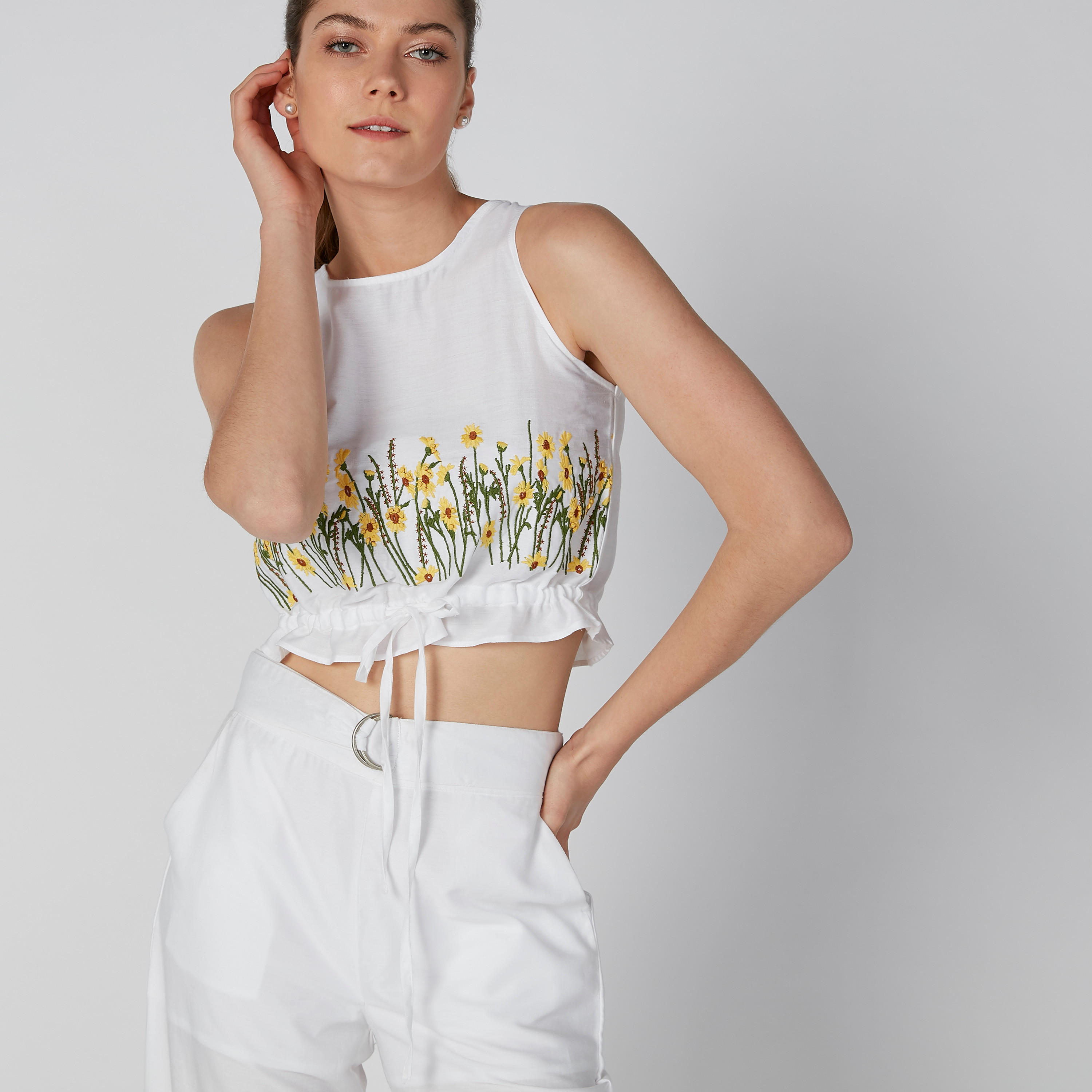 بنطال واسع الساقين بخصر مرتفع وجيوب وطبعات زهرية-women-clothing-bottoms-trousers-image-5