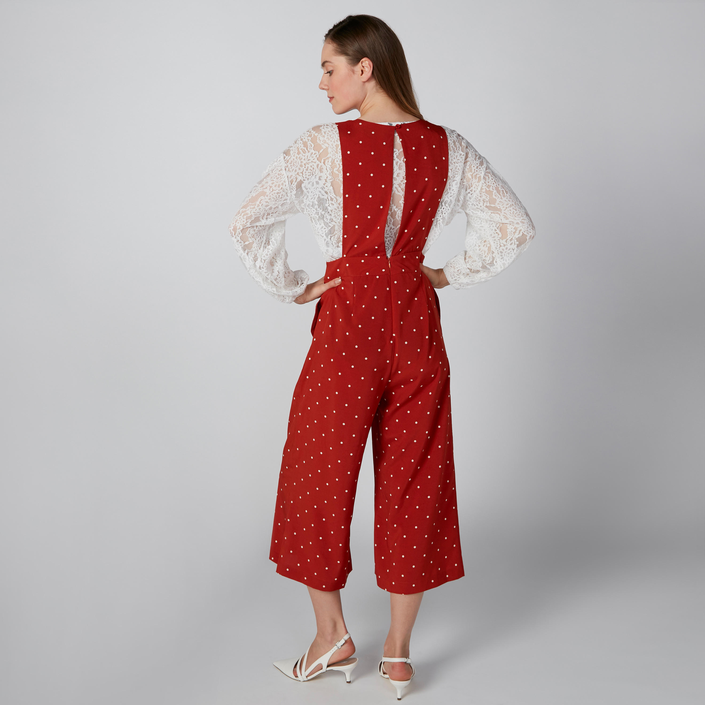 أفرول دون أكمام بياقة V وطبعات منقّطة-women-clothing-jumpsuits-image-2