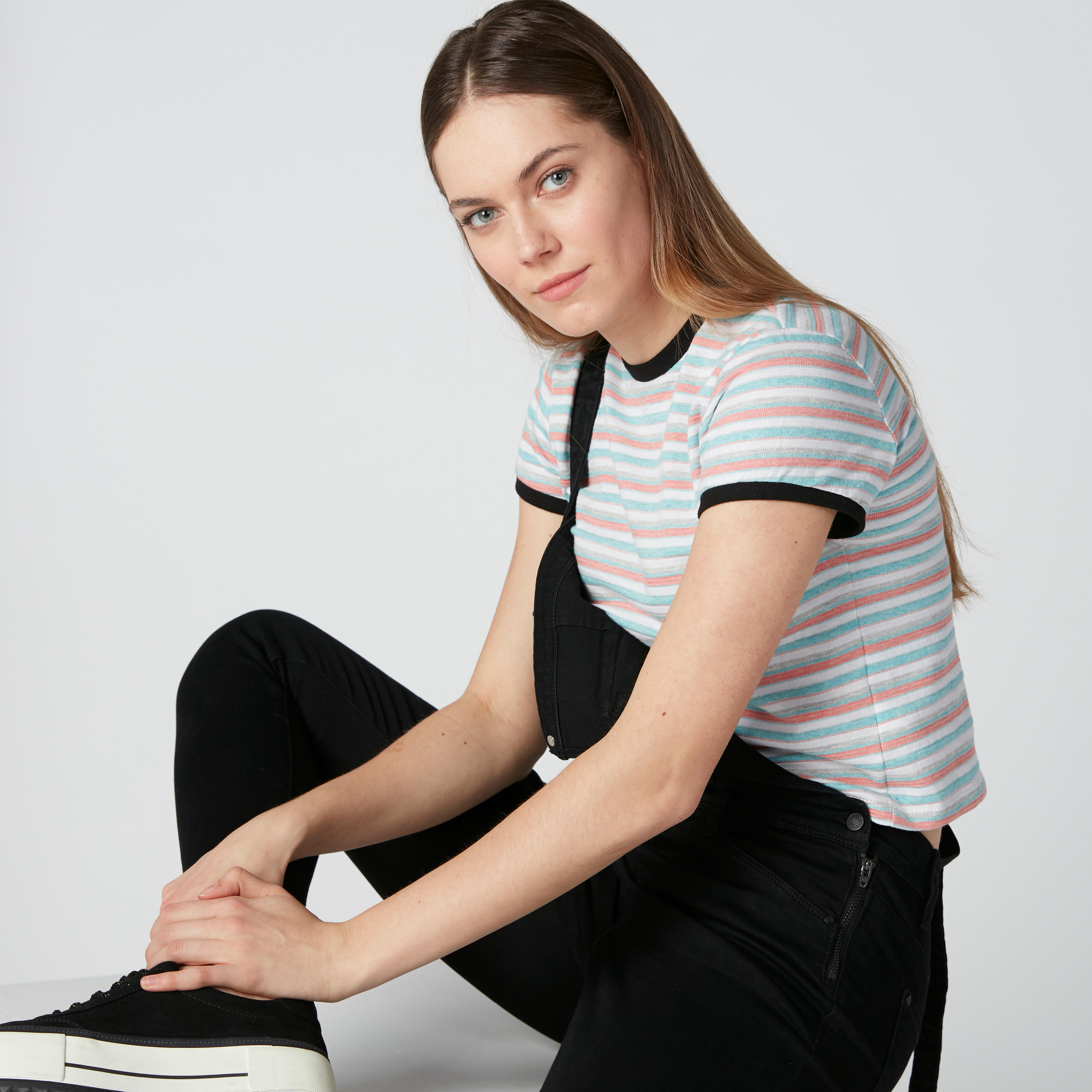 تيشيرت مقلّم بياقة ضيقة وأكمام قصيرة-women-clothing-tshirts-image-4