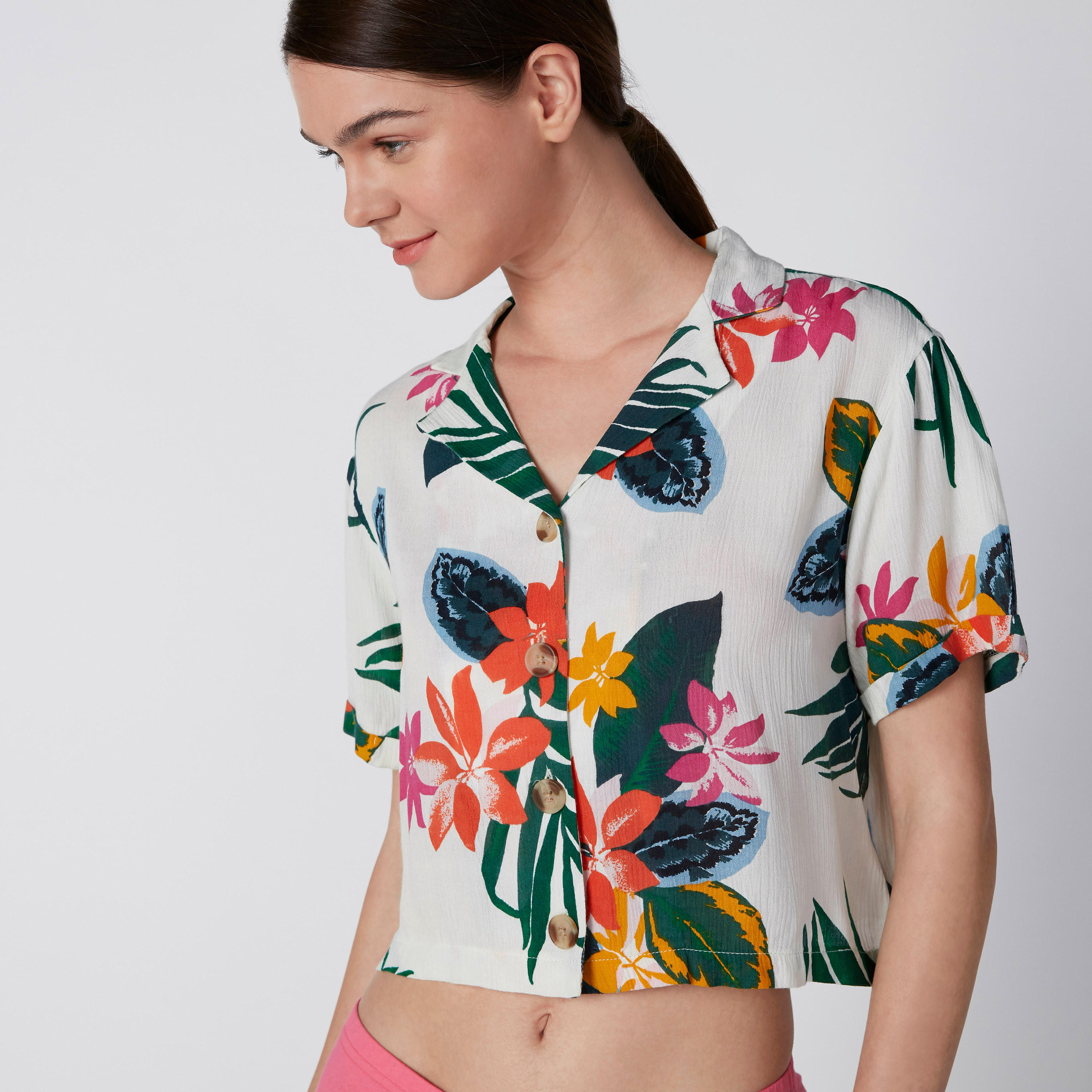 قميص قصير بطبعات زهرية وأكمام قصيرة وأزرار-women-clothing-shirtsandblouses-blouses-image-5