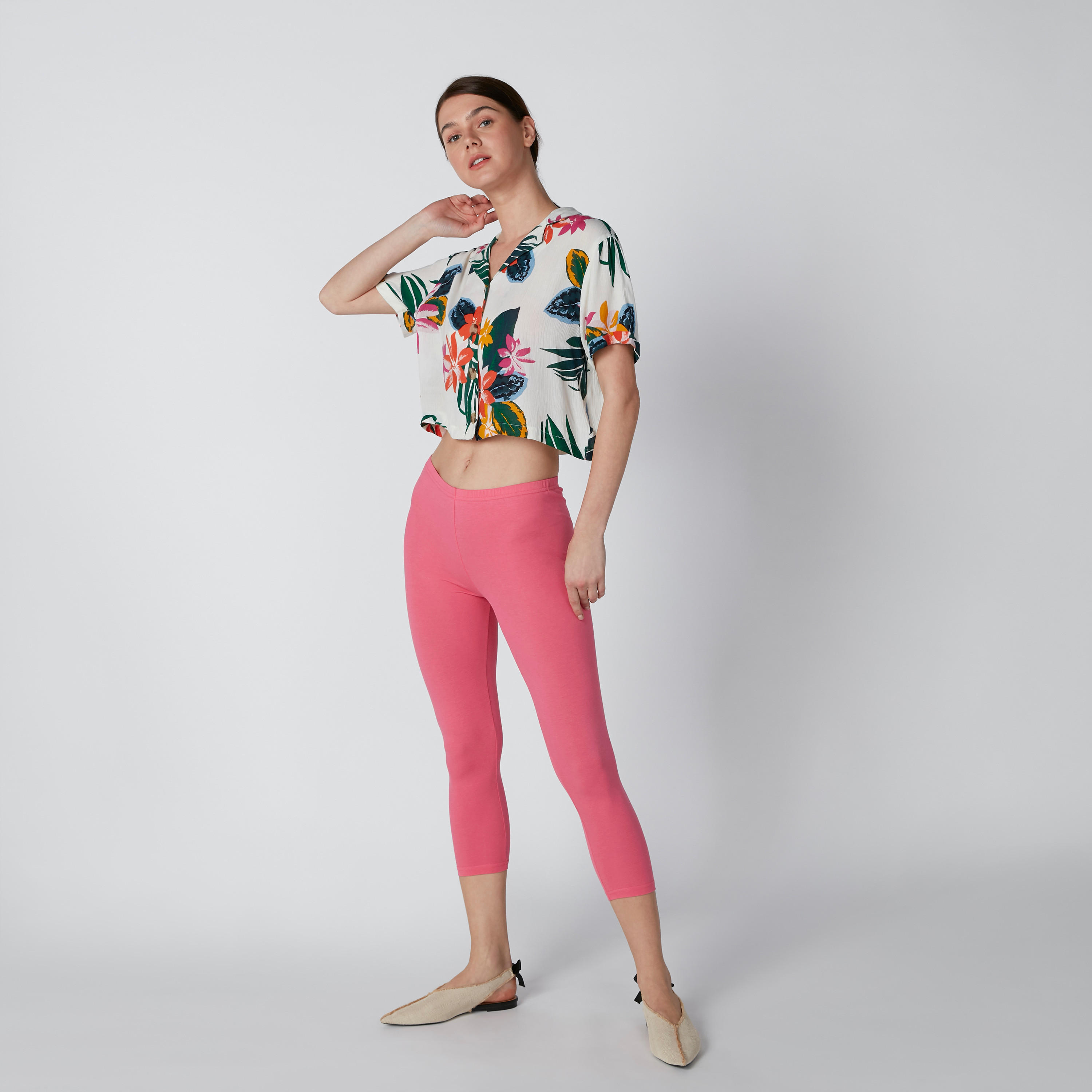 قميص قصير بطبعات زهرية وأكمام قصيرة وأزرار-women-clothing-shirtsandblouses-blouses-image-7