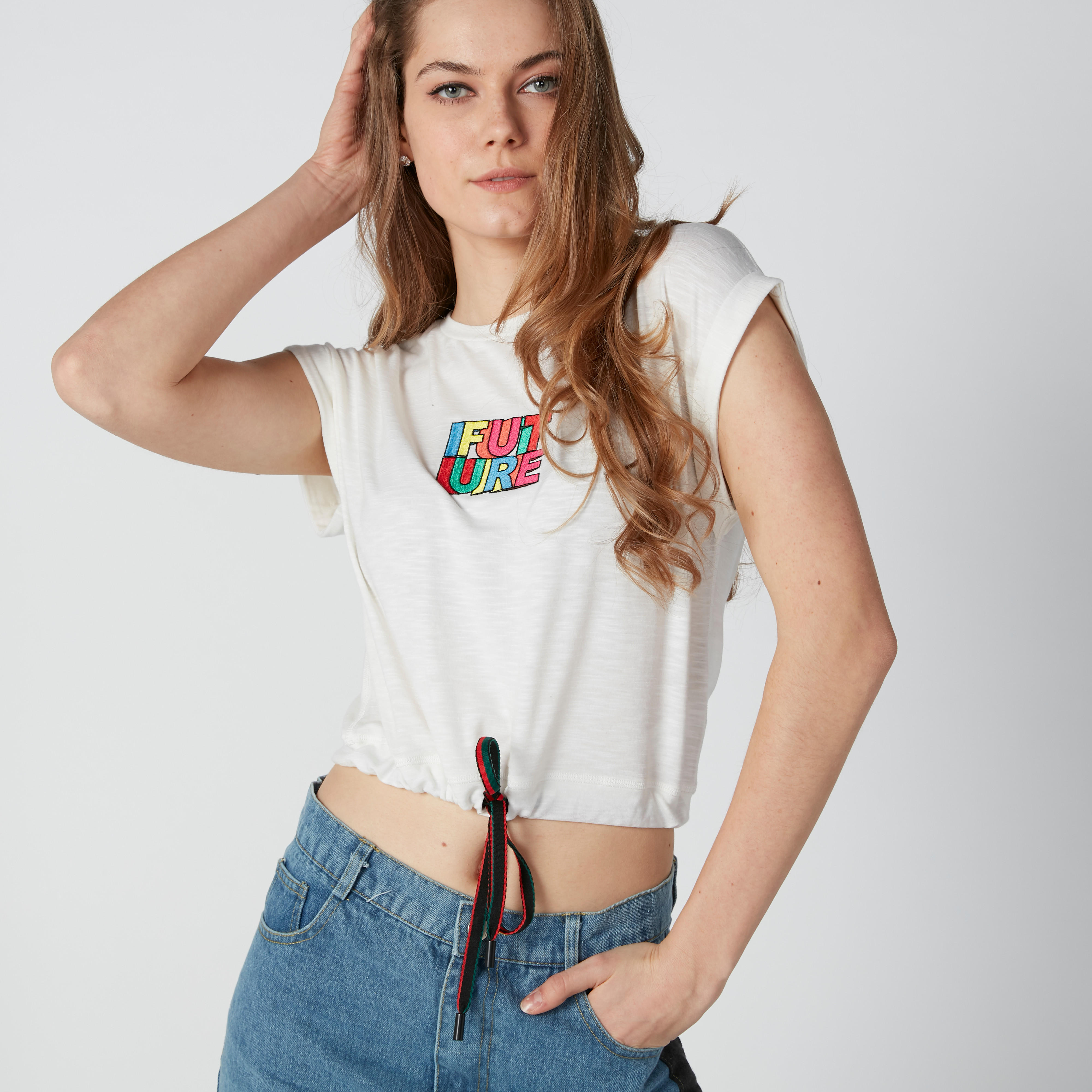 بلوزة قصيرة بياقة مستديرة ورباط وطبعات-women-clothing-tshirts-image-1